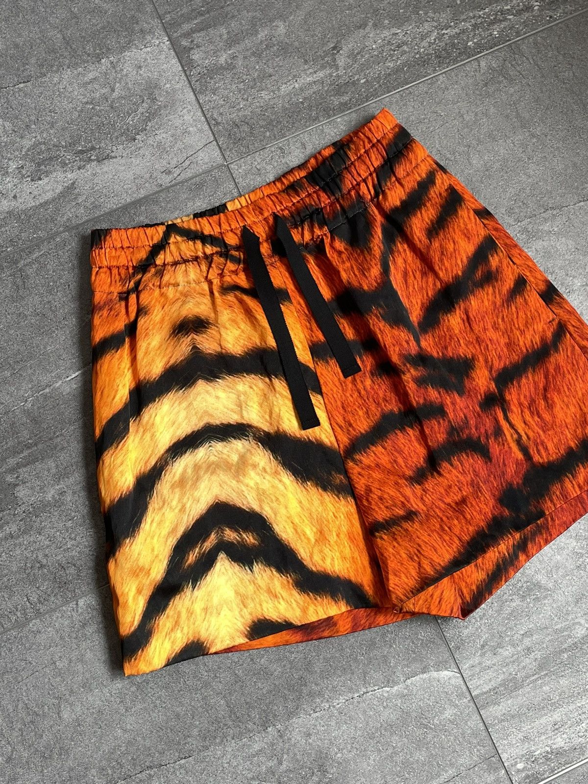 Dries Van Noten Dries Van Noten Tiger Pattern Women’s Shorts, Size 34 Size 34" / US 12 / IT 48 - 5 Thumbnail