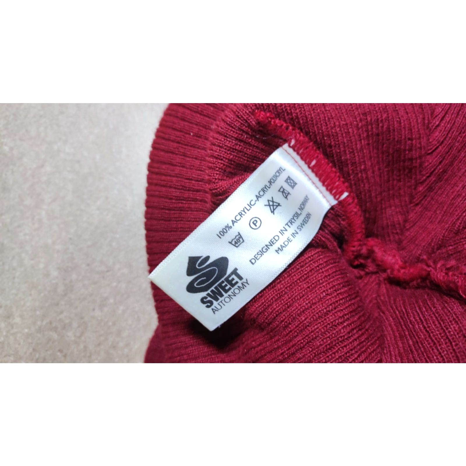 Vintage Sweet Protection Womens Beanie Hat One Size Red Thermal Knit Winter Soft Logo Moisture Wicking Quick Dry Packable Size ONE SIZE - 5 Thumbnail