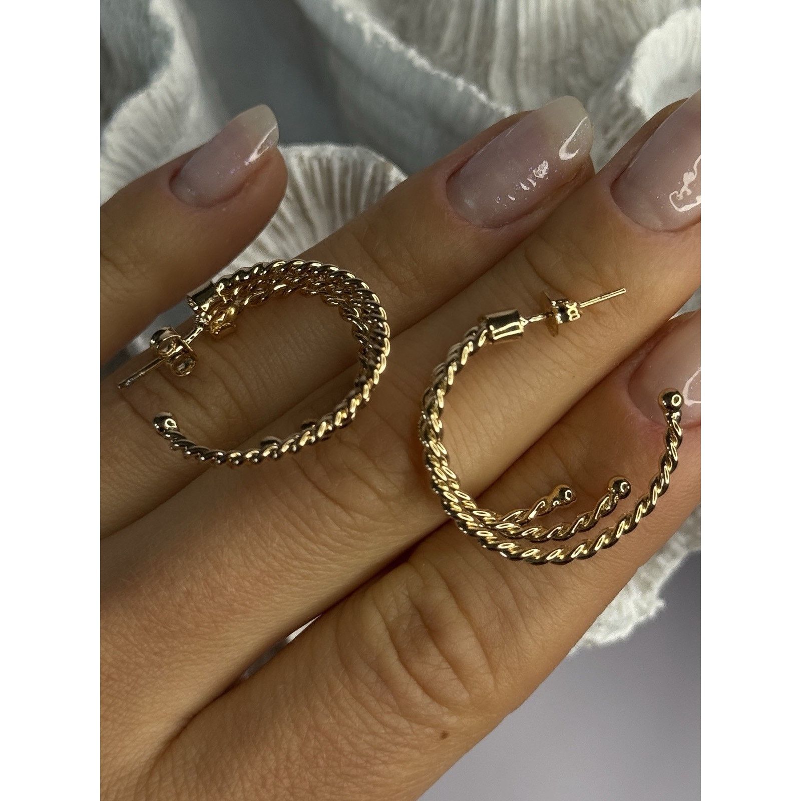 Jewelry GOLD PLATED EARRINGS LENGTH 1 INCH Size ONE SIZE - 6 Thumbnail