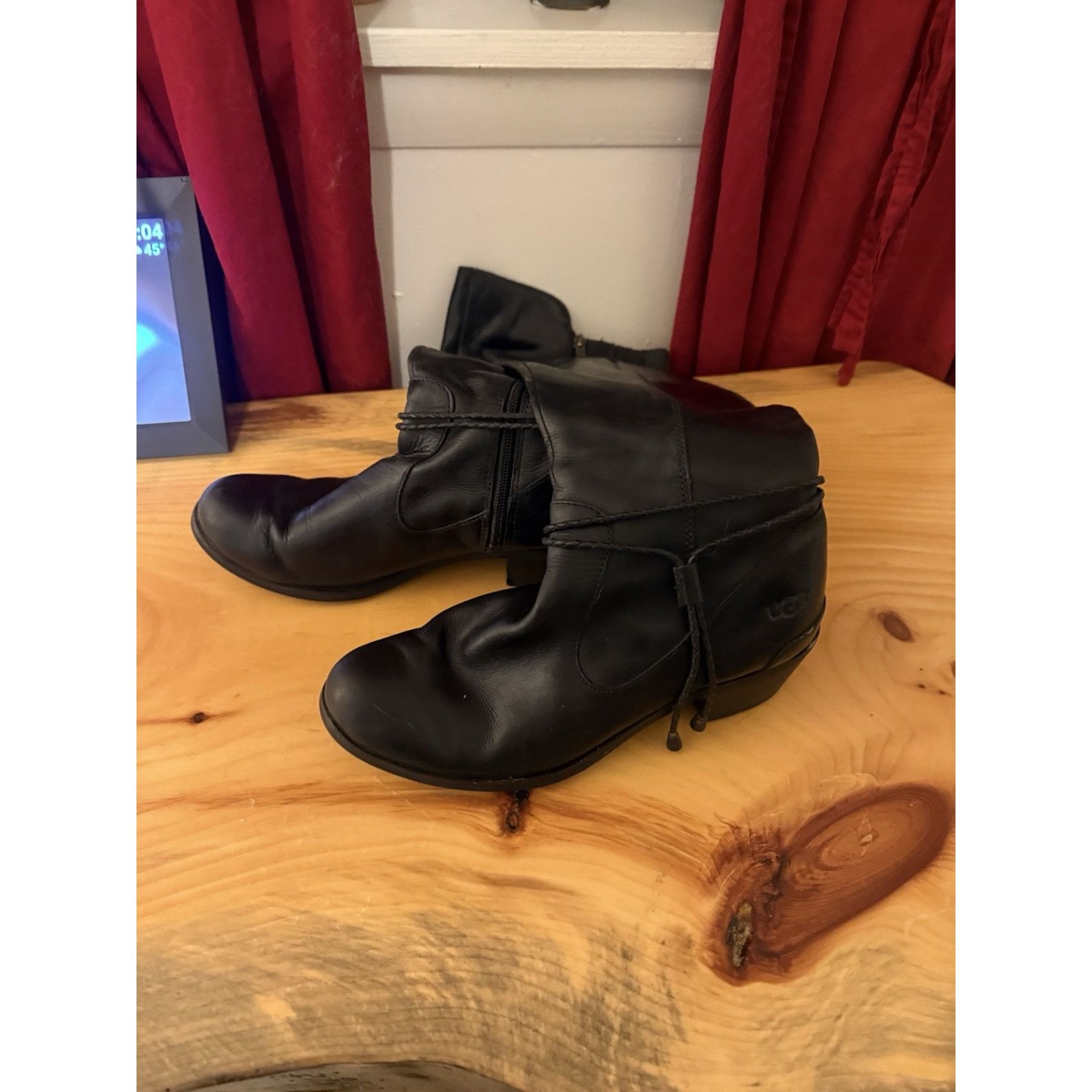 Ugg UGG Black Leather Boots Ladies Size 8 Size US 8 / IT 38 - 2 Thumbnail