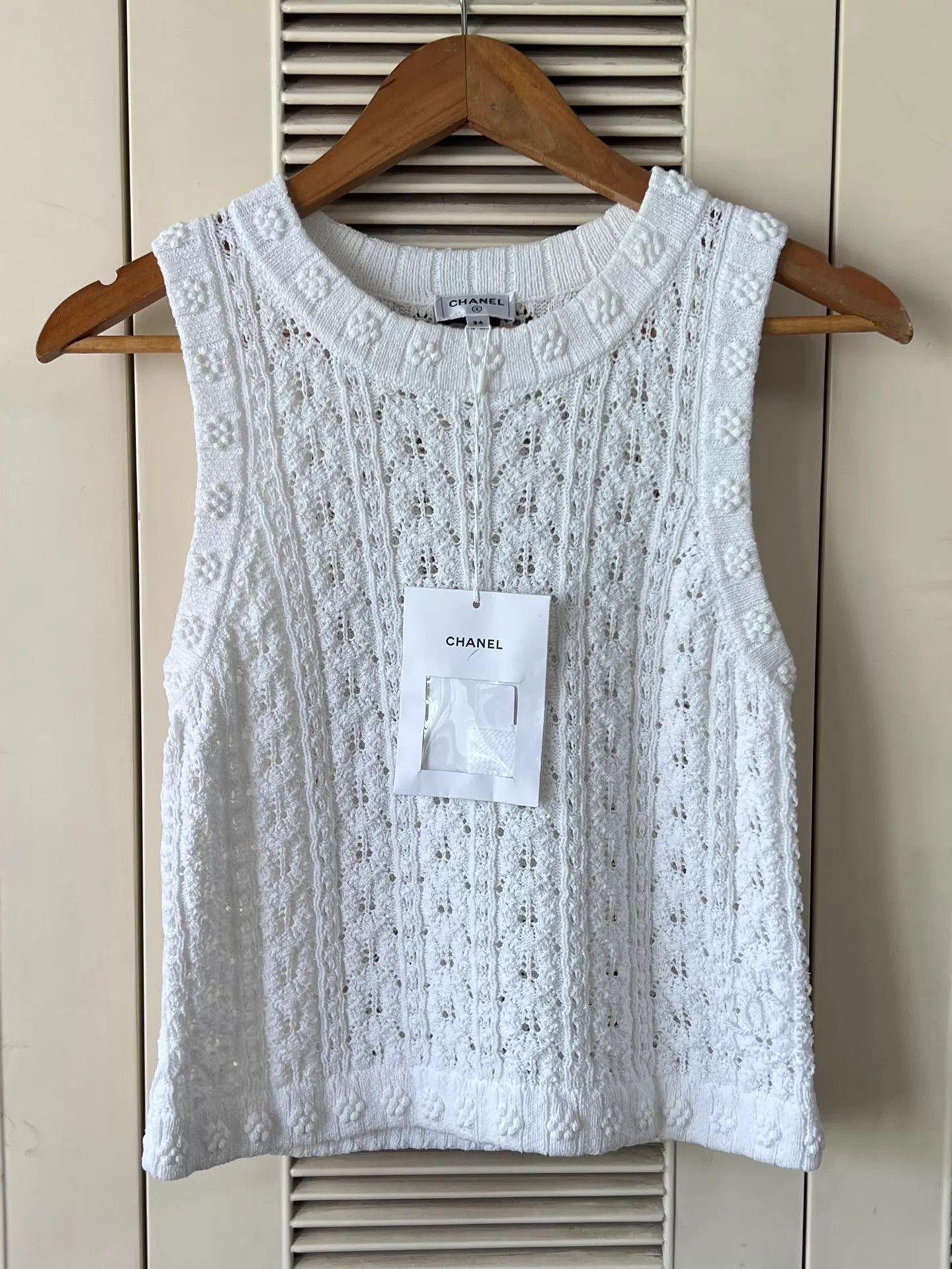Chanel CHANEL White Crochet Openwork Knit Vest 34 Size XS / US 0-2 / IT 36-38 - 1 Thumbnail