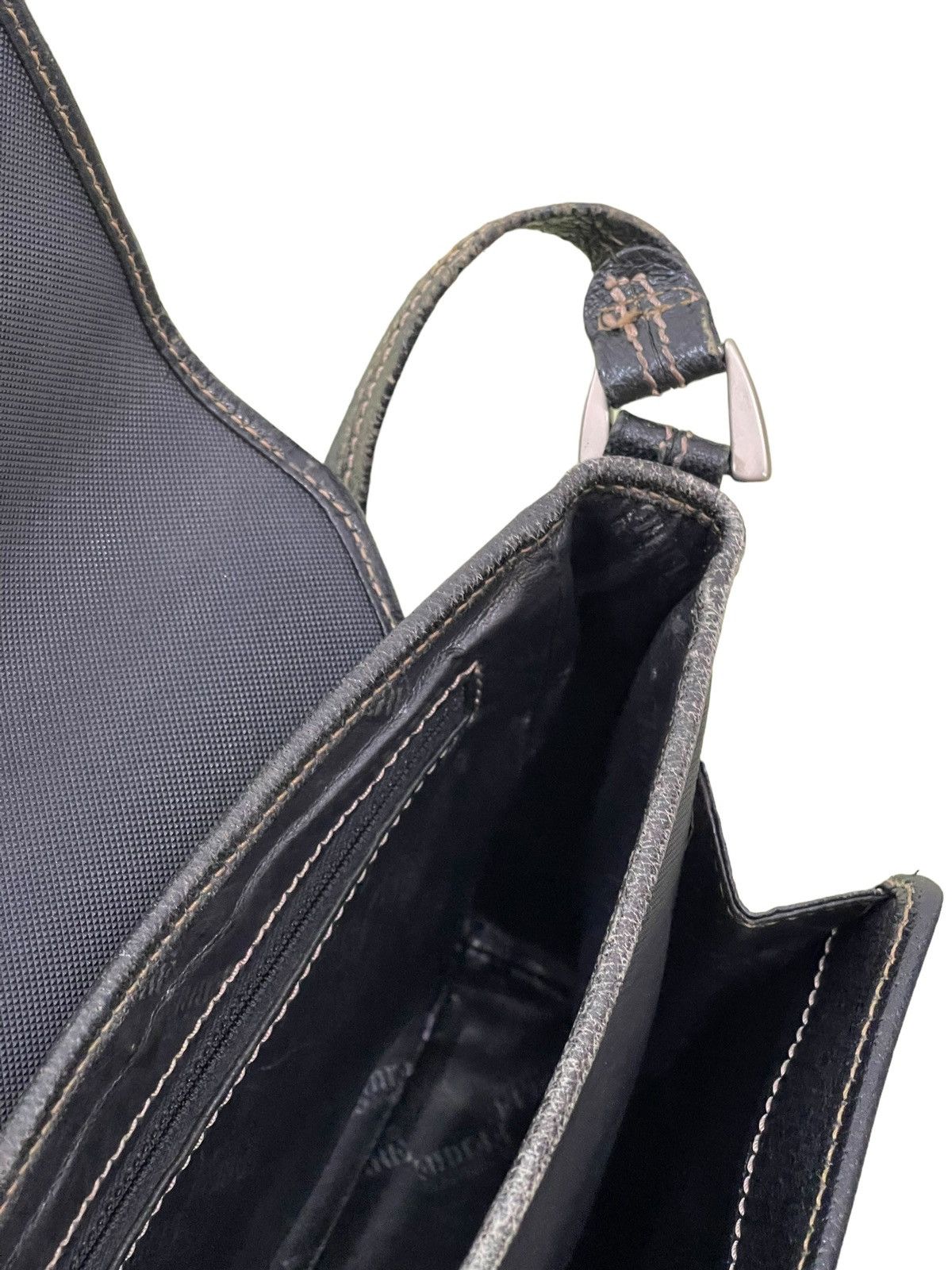 Gianfranco Ferre Cross Body Vtg Gianfranco Ferre Leather Sling Bag 2🟩 Size ONE SIZE - 22 Thumbnail