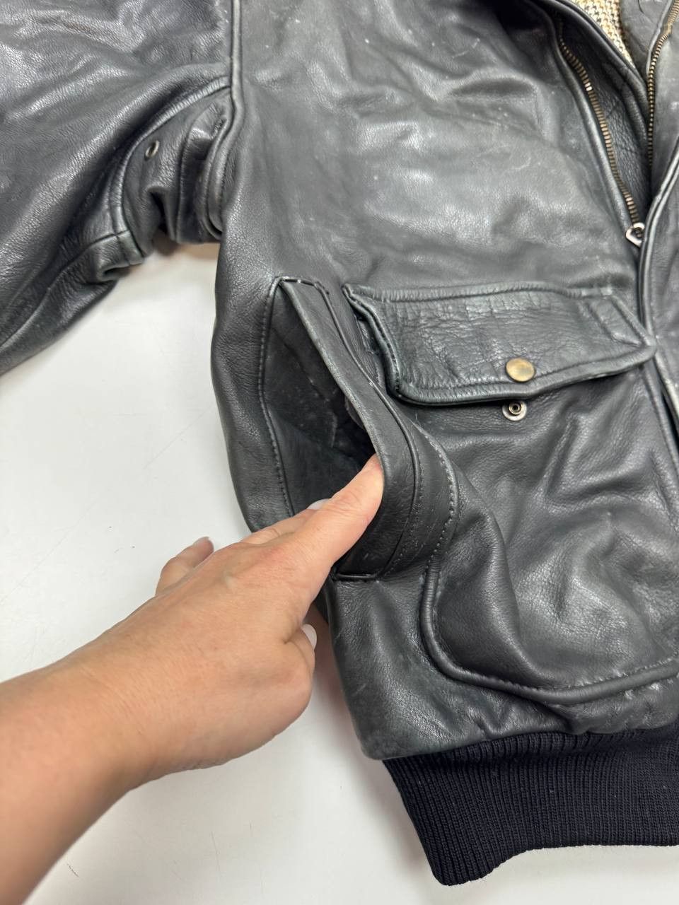Vintage vintage leather bomber jacket for men Size US L / EU 52-54 / 3 - 4 Thumbnail