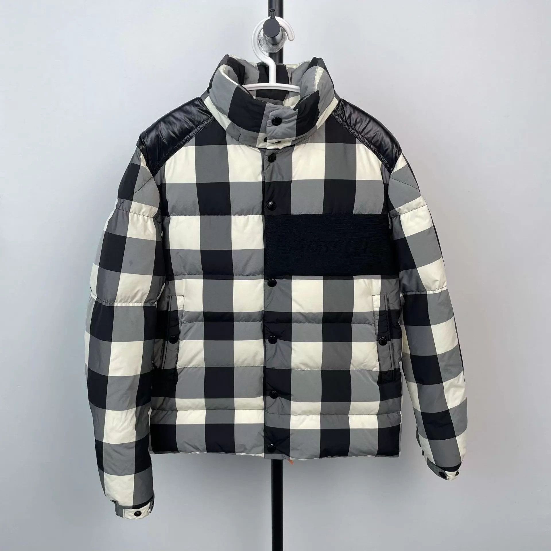 Moncler Moncler check chest embroidered down jacket Size 1 Size US S / EU 44-46 / 1 - 1 Thumbnail