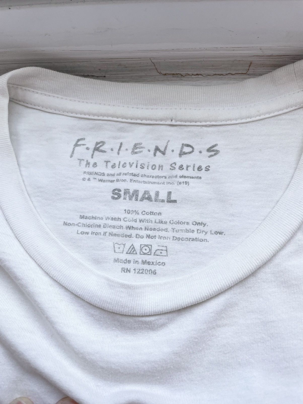 Warner Bros FRIENDS TV SITCOM (2019) Size US M / EU 48-50 / 2 - 10 Thumbnail