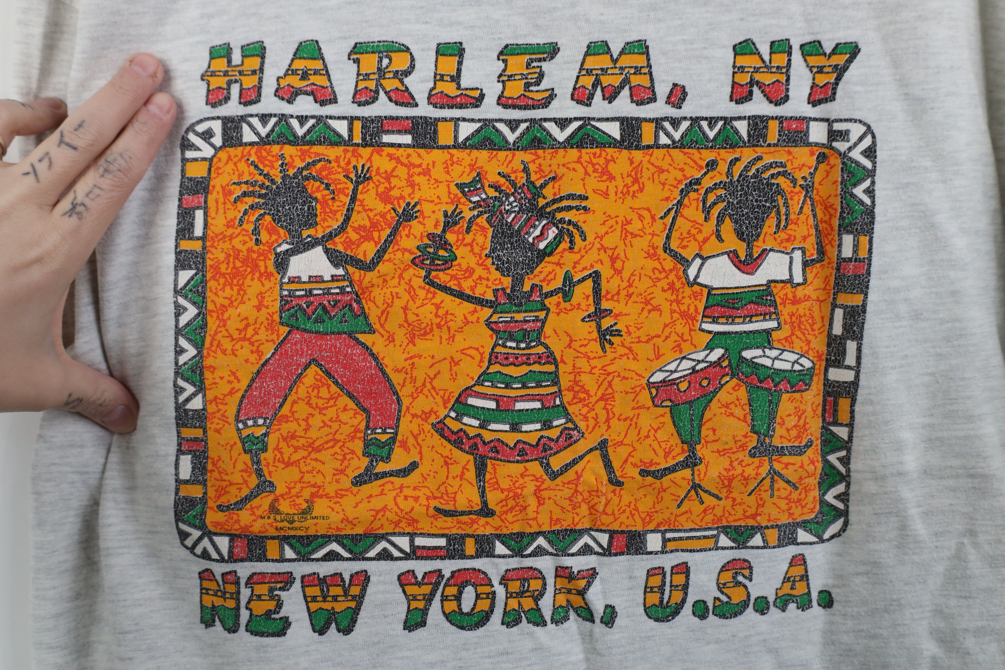 Vintage Vintage 90s Streetwear African Harlem New York T-Shirt Gray Size US L / EU 52-54 / 3 - 4 Thumbnail
