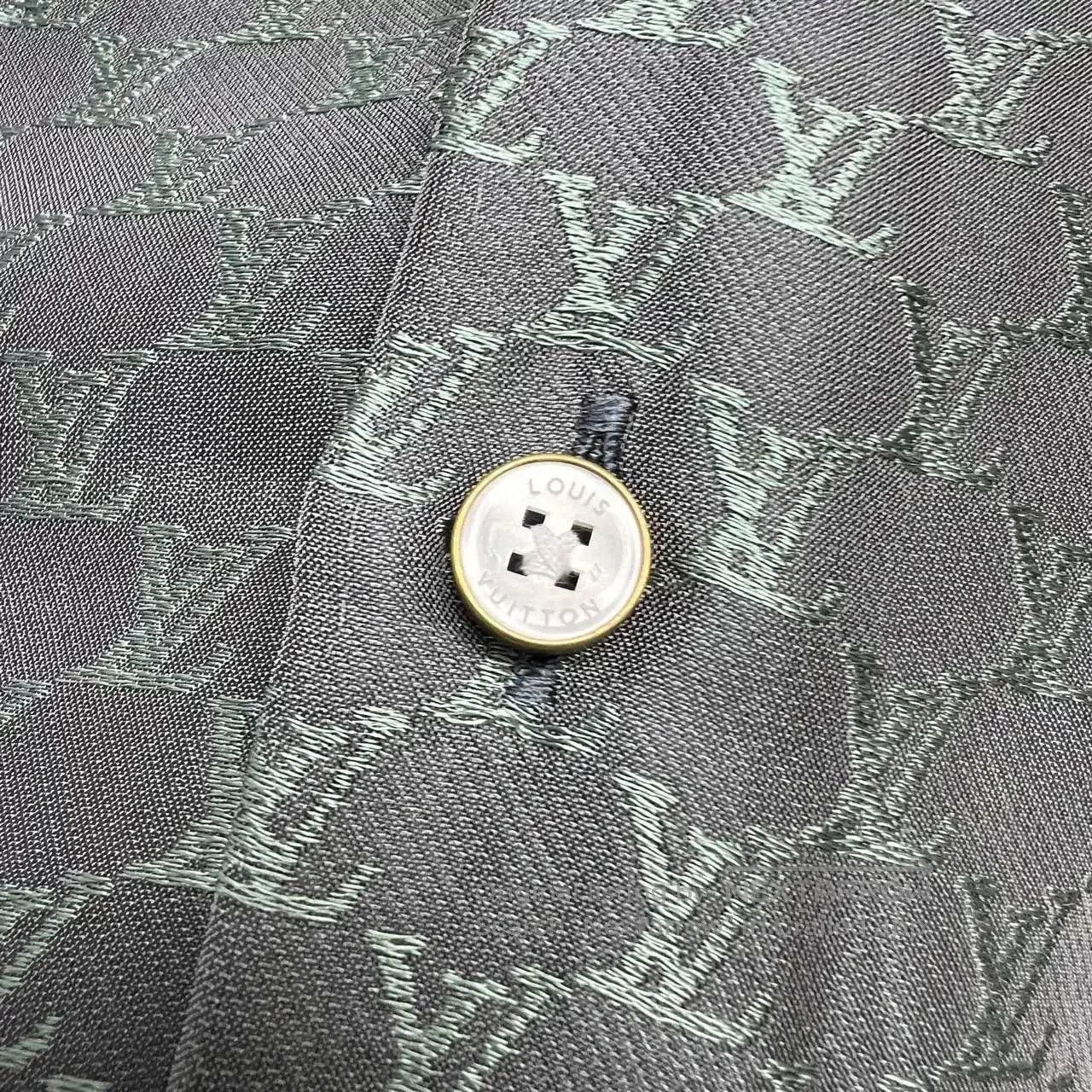 Louis Vuitton LV Louis Vuitton Short Sleeve Shirt SS24. Size US S / EU 44-46 / 1 - 3 Thumbnail