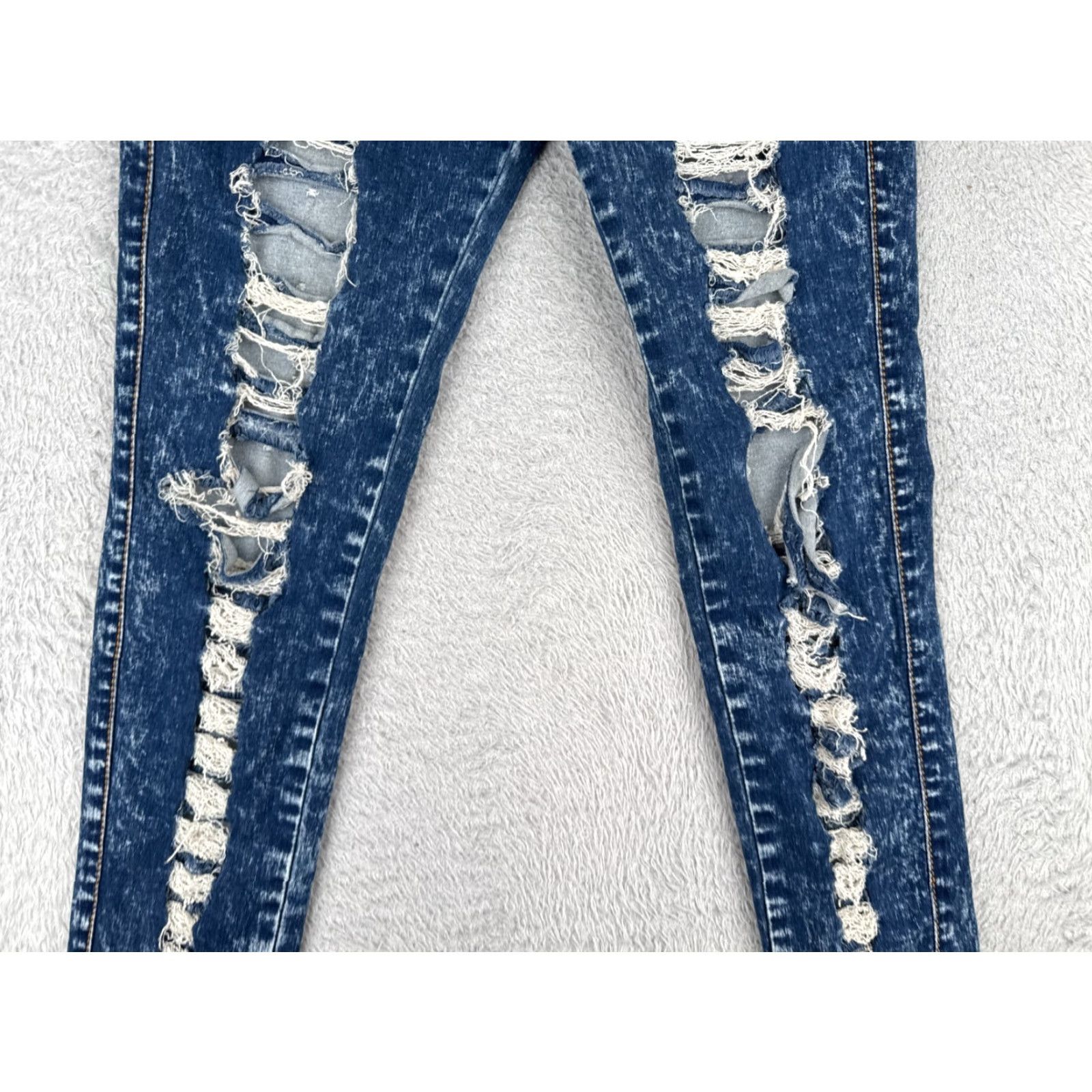 Almost Famous Almost Famous Jeans Women's Jeans Distressed High Rise 26x30 Cropped Denim Blue 7 Juniors 5-Pocket cutoff 90s Western Style - Not Vintage Size 28" / US 6 / IT 42 - 3 Thumbnail