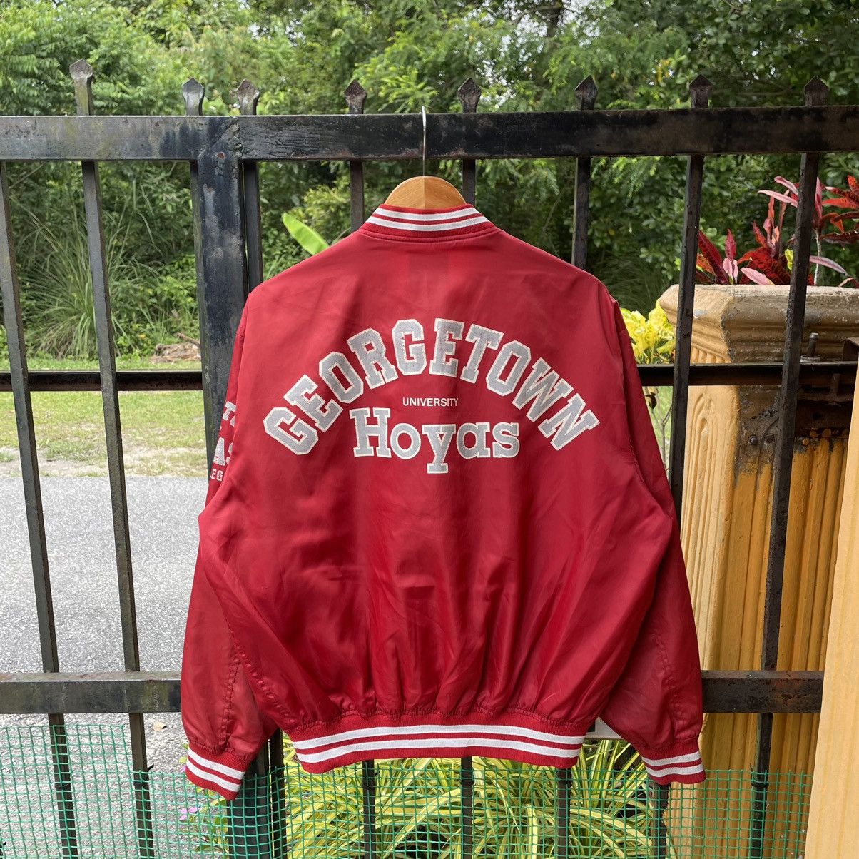 Vintage 🔥Vintage 90s Georgetown Hoyas Big Logo Nylon Light Jacket Size US L / EU 52-54 / 3 - 1 Thumbnail