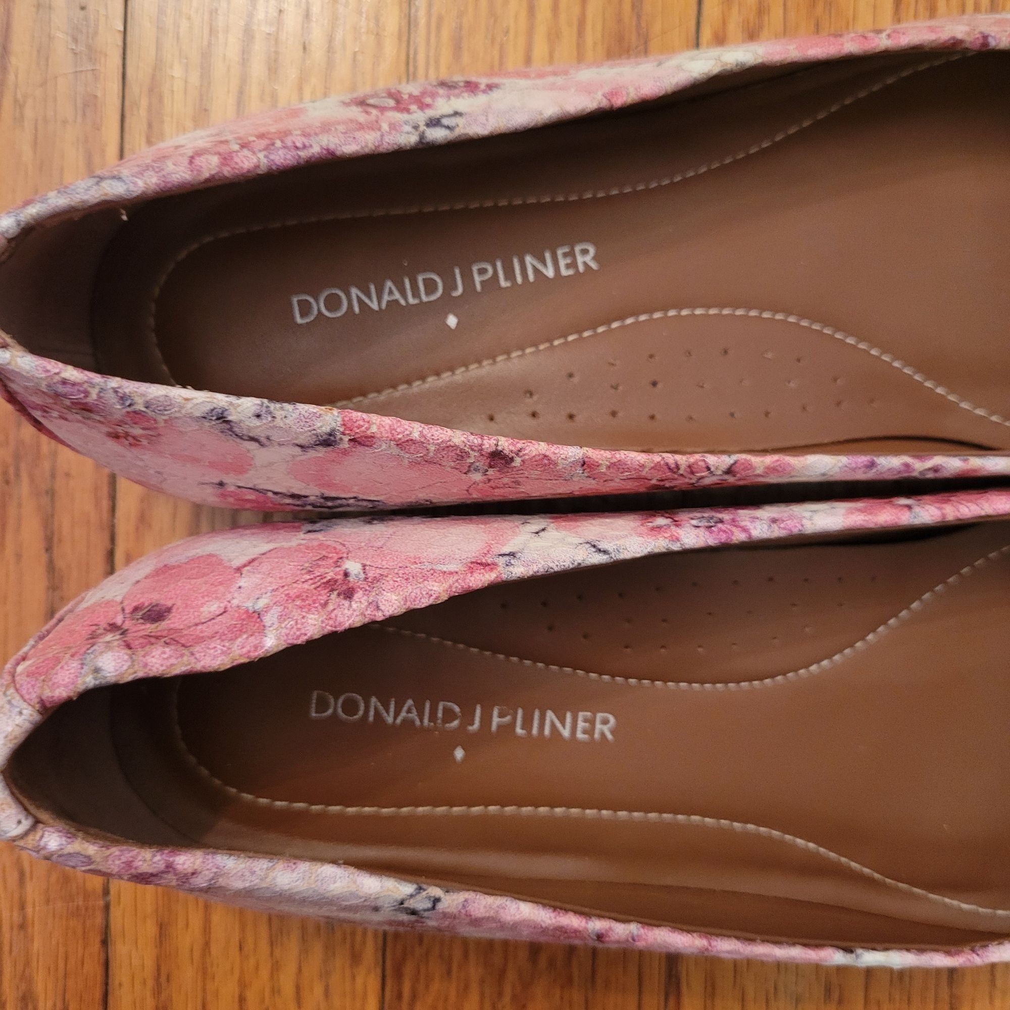 Donald Pliner Donald J Pliner ADORE Snakeskin Floral Pointed Toe Flats 8.5 Size US 8.5 / IT 38.5 - 5 Thumbnail