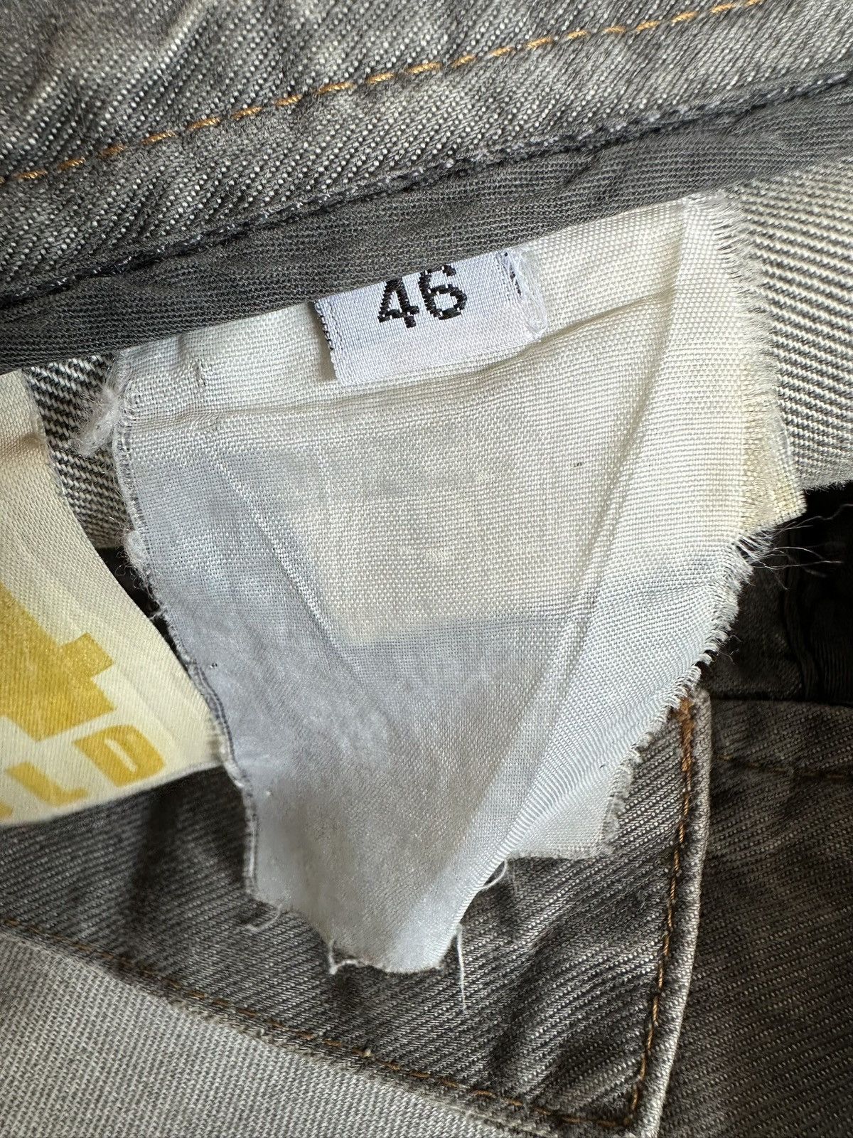 Dolce & Gabbana 00’s VTG Dolce & Gabbana 14 Gold distressed grey dirty jeans Size US 32 / EU 48 - 22 Thumbnail