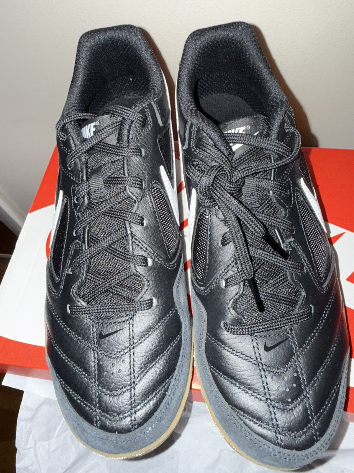 Nike Nike Gato Black/White sz9 DS New in OG Box! Never Worn! Size US 9 / EU 42 - 7 Thumbnail