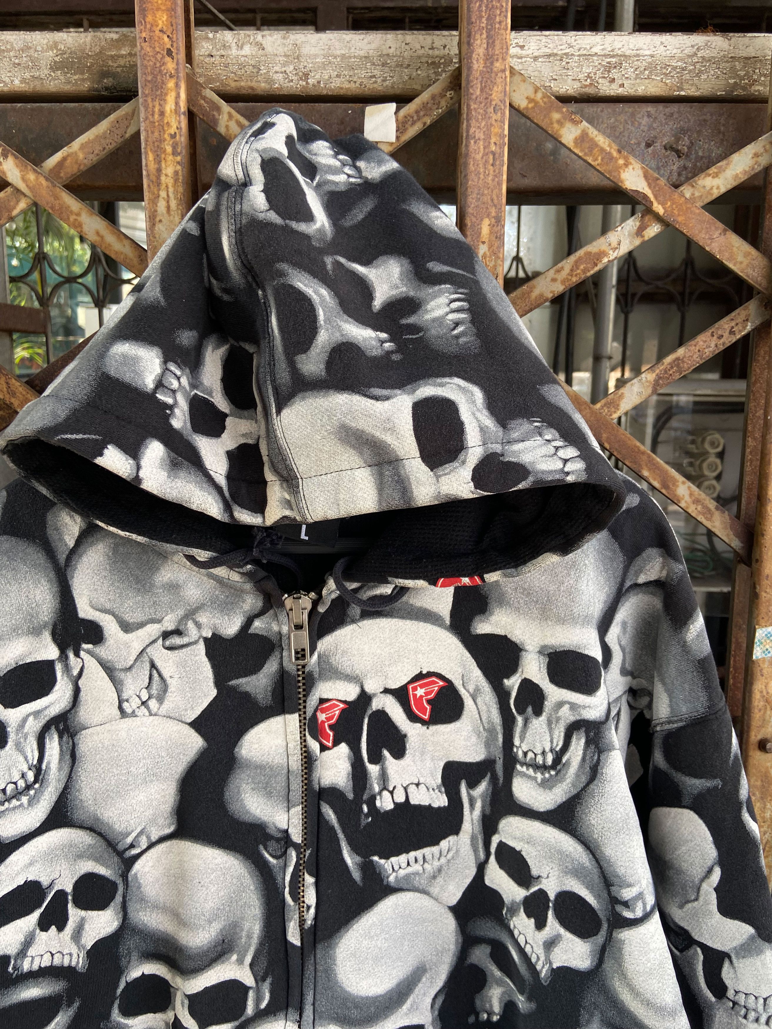 FAMOUS STARS & STRAPS SKULLS ZIP UP HOODIE