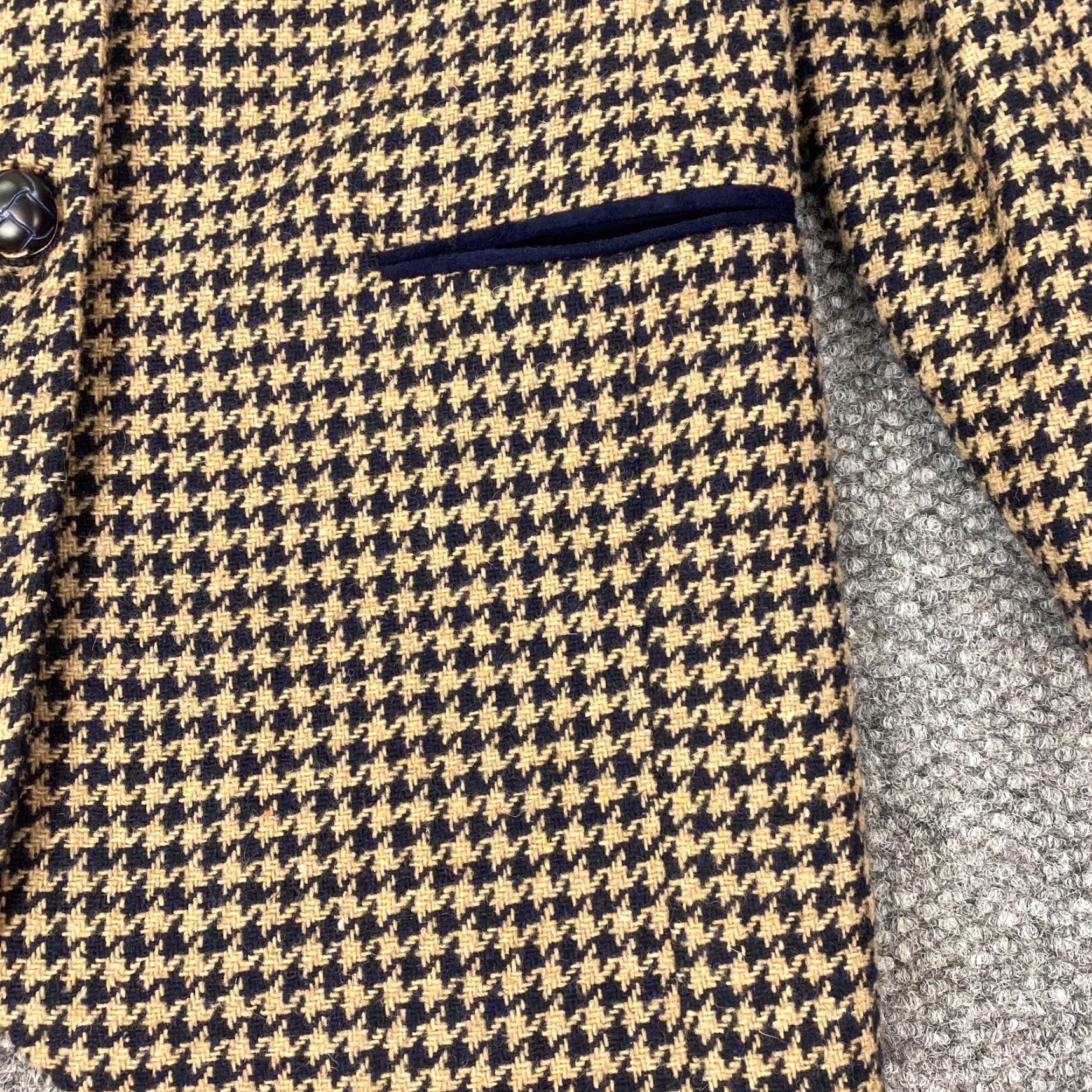 Vintage VINTAGE JL Colebrook Blazer Medium Brown Tan Blue Wool Blend Houndstooth Plaid Button Lined Pockets Classic USA Womens Size M / US 6-8 / IT 42-44 - 4 Thumbnail