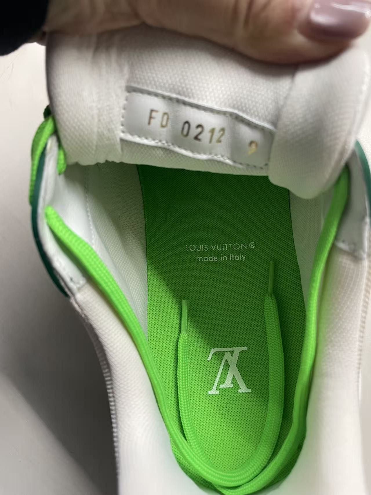 Louis Vuitton Louis Vuitton Green & White Leather Trainer Sneakers Size US 9 / IT 39 - 11 Thumbnail