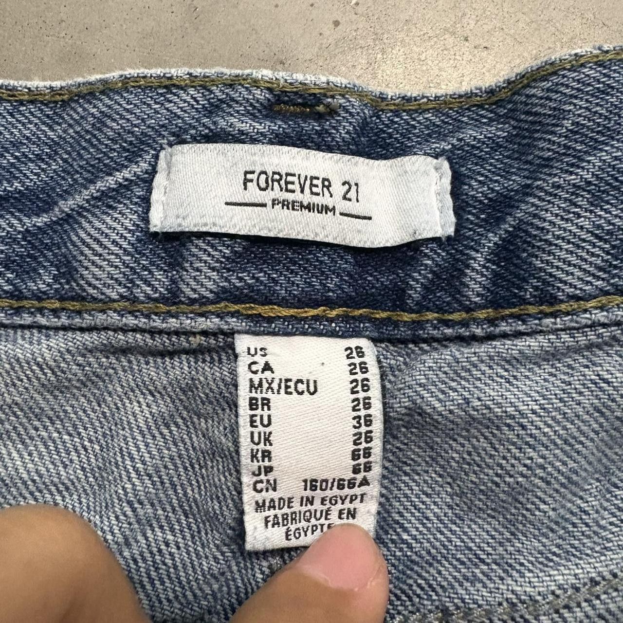Vintage Crazy Vintage Y2K/2000s Super Baggy Wideleg Skater Medium Wash Denim Jeans with a built in belt! Size US 27 - 6 Thumbnail