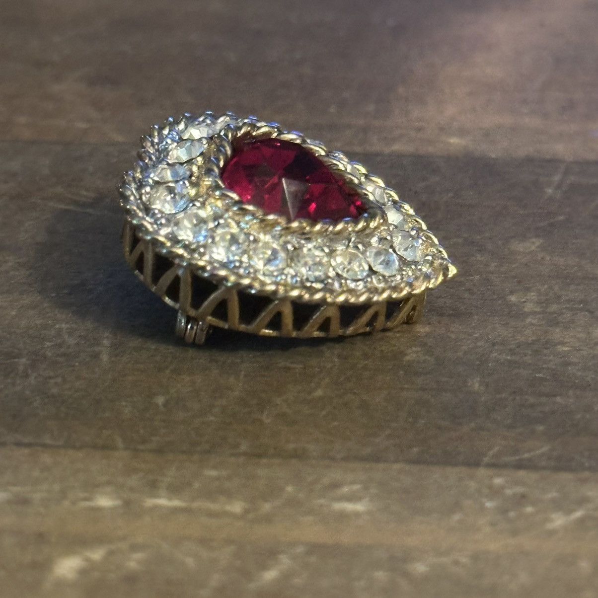 Vintage Vintage red gemstone rhinestone heart brooch/pendant Size ONE SIZE - 4 Thumbnail