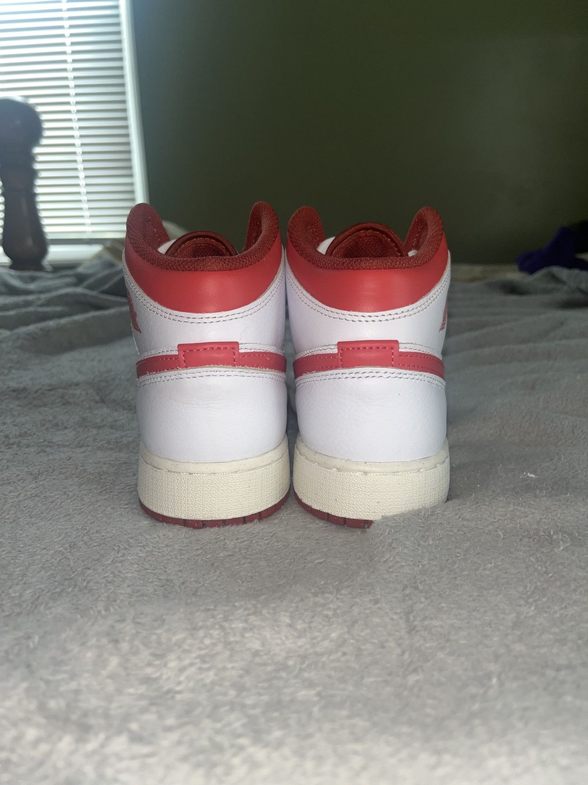 Jordan Brand Size 7Y Air Jordan 1 Mid SE (GS) - Brand New, OG Box Size US 8 / IT 38 - 6 Thumbnail