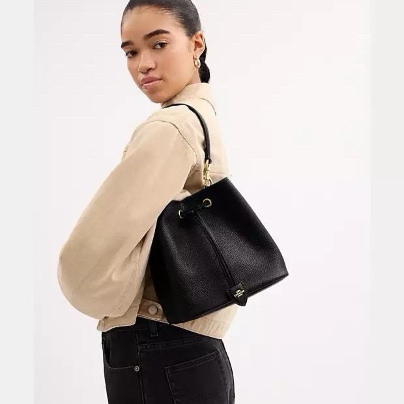 Coach NWT Coach Rowan Bucket Bag Leather CBH06 Gold/Black Size ONE SIZE - 11 Thumbnail