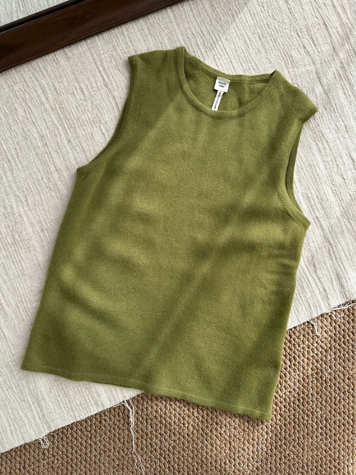 Hermes HERMES JPG cashmere knit sleeveless lime green women's top Size XS / US 0-2 / IT 36-38 - 1 Thumbnail