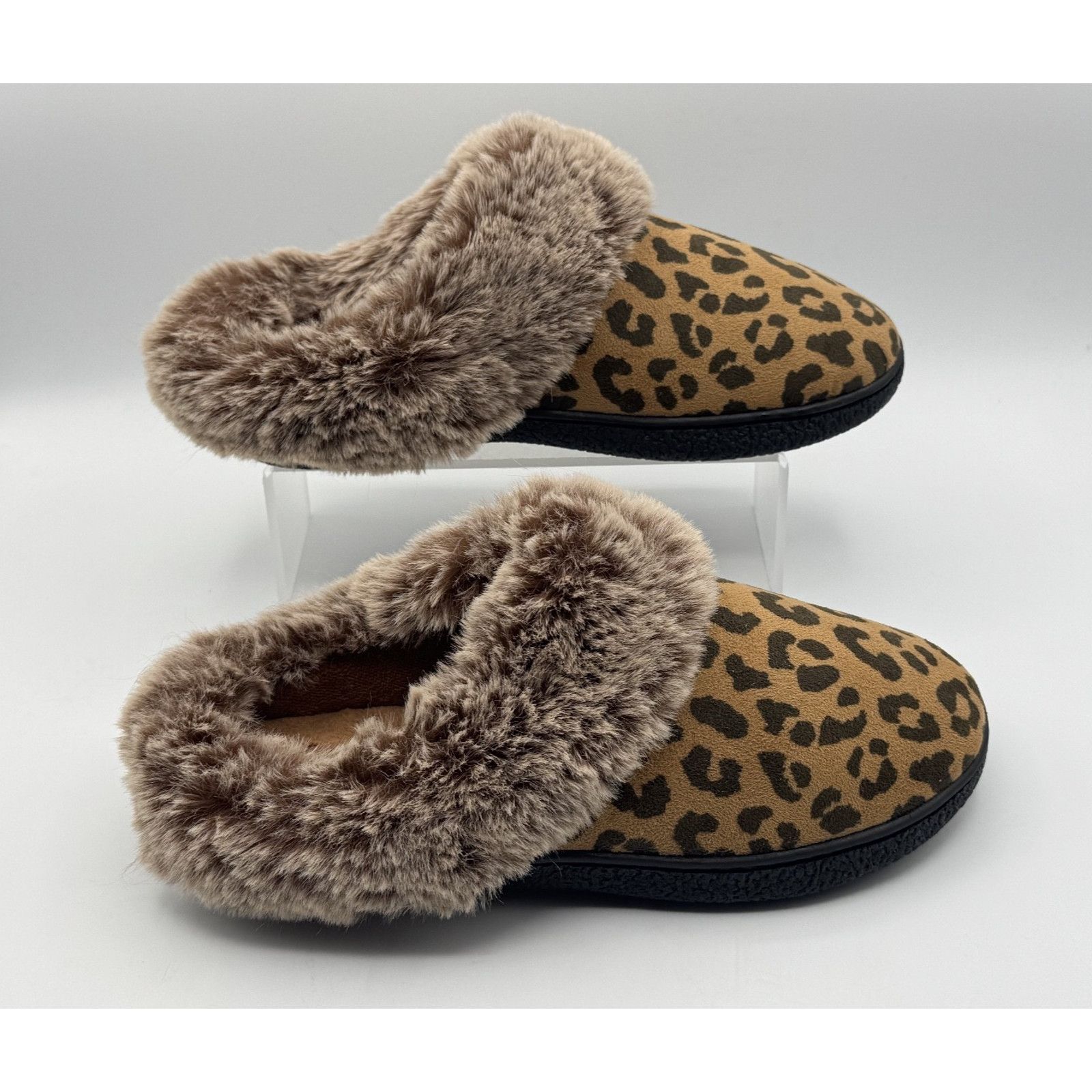 Other Isotoner Women's Classic Comfort Clog Slipper Size Cheetah Size US 9.5 / IT 39.5 - 1 Thumbnail