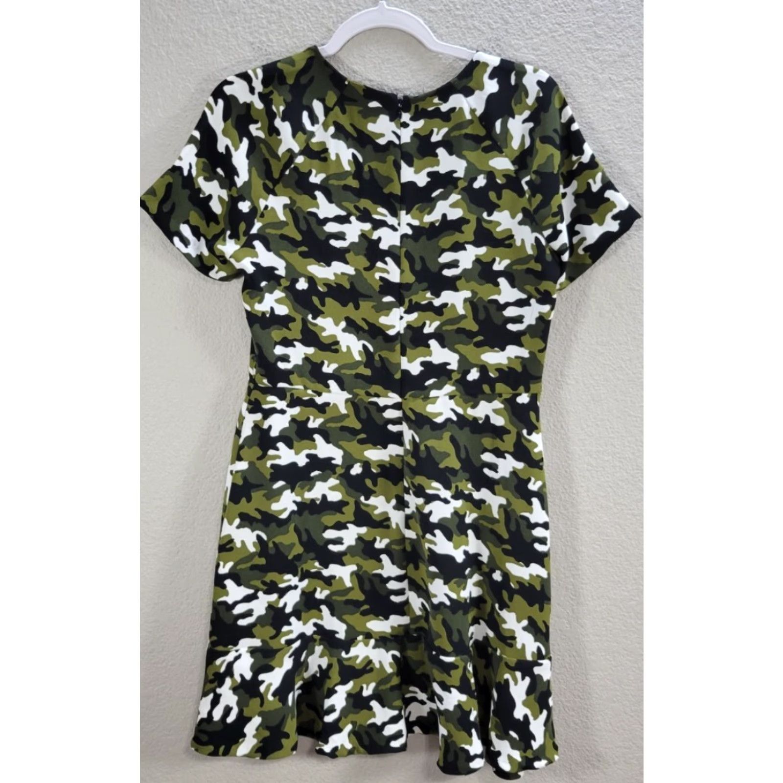 Michael Kors Women's Michael Kors Green Camo Tee Shirt Dress Short Sleeve Mini Sz 8 Size M / US 6-8 / IT 42-44 - 6 Thumbnail