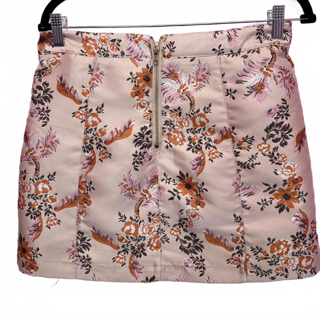 Designer Floral Print Skirt - Elegant and Chic Size 28" / US 6 / IT 42 - 2 Thumbnail
