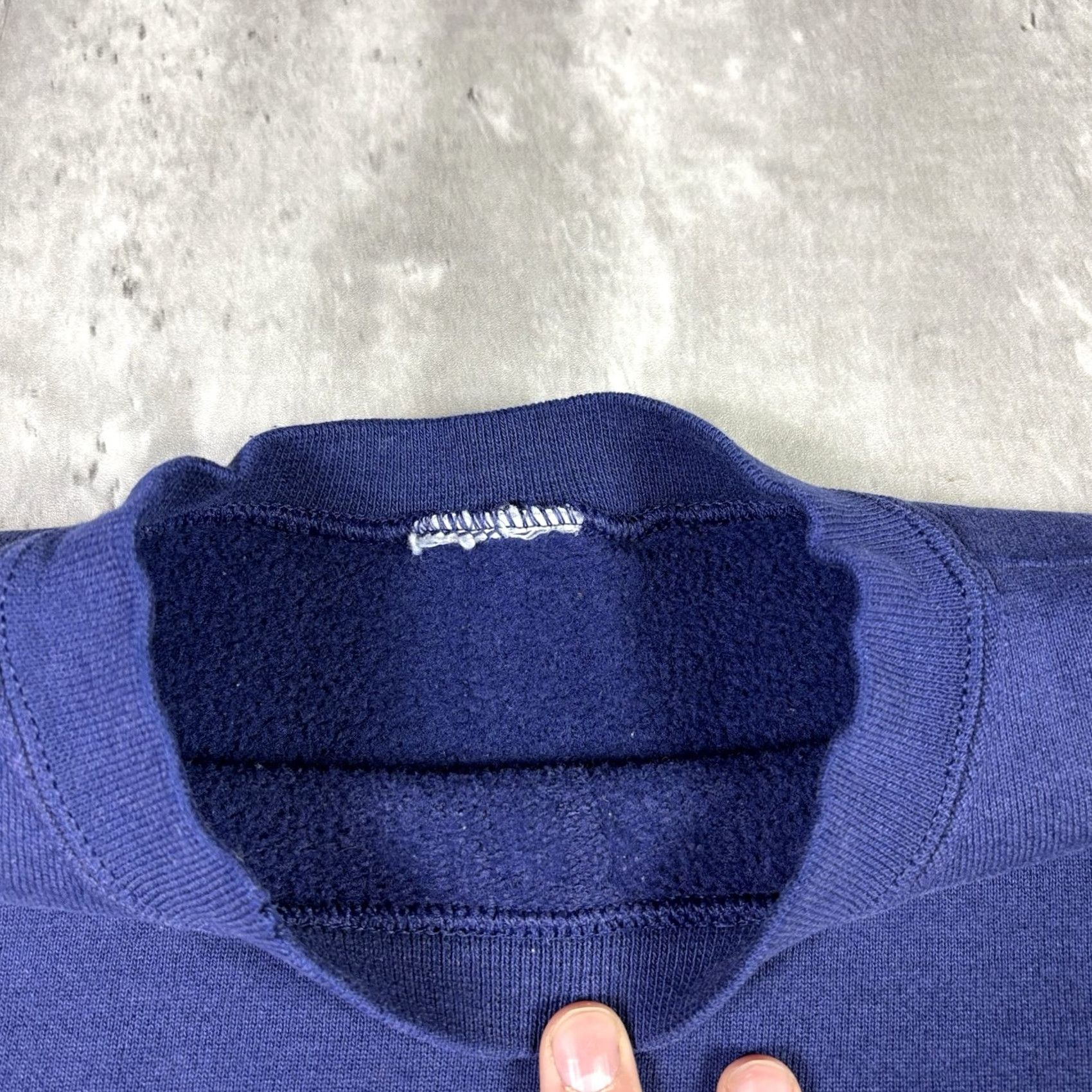 Vintage Vtg 80s Faded Distressed Blank Crewneck Sweatshirt Navy Blue Grunge Skate M-L Navy Blue Size US L / EU 52-54 / 3 - 6 Thumbnail