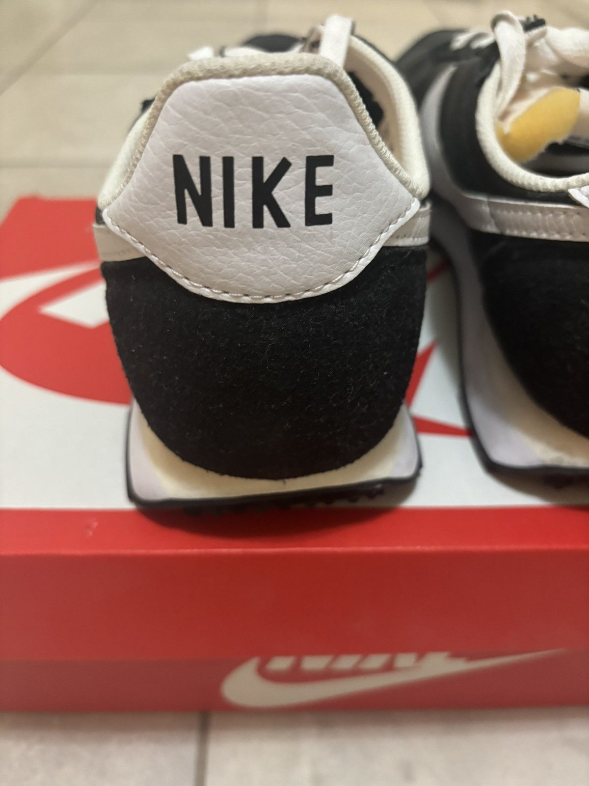 Nike rare Nike Waffle Trainer 2 Black/White Shoe Size 9.5 Size US 9.5 / EU 42-43 - 7 Thumbnail