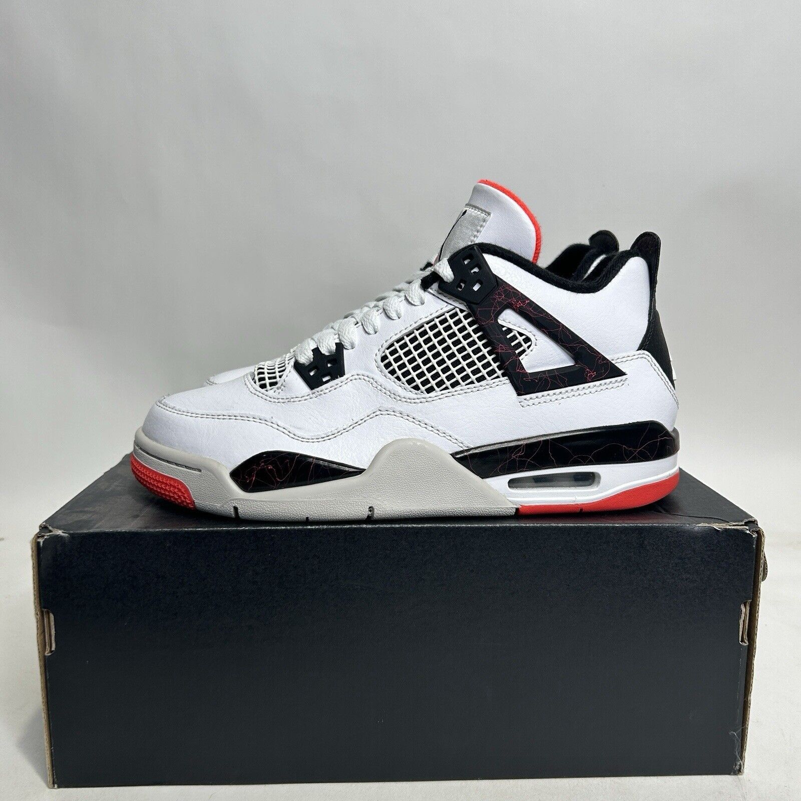 Nike Nike Air Jordan 4 Retro GS “Flight Nostalgia" 2024 Size US 8.5 / IT 38.5 - 6 Thumbnail