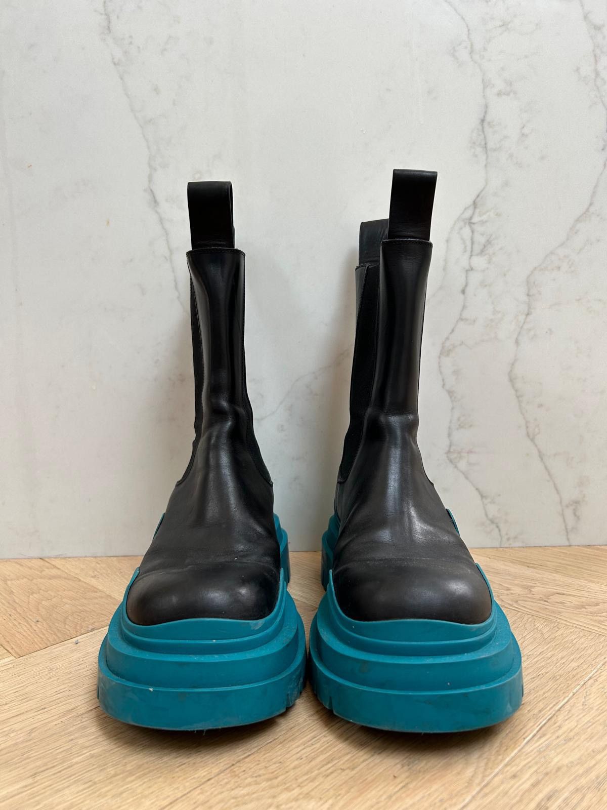 Bottega Veneta Bottega Veneta Black and Blue Tire Chelsea Boots EU 40 Size US 8.5 / EU 41-42 - 10 Thumbnail