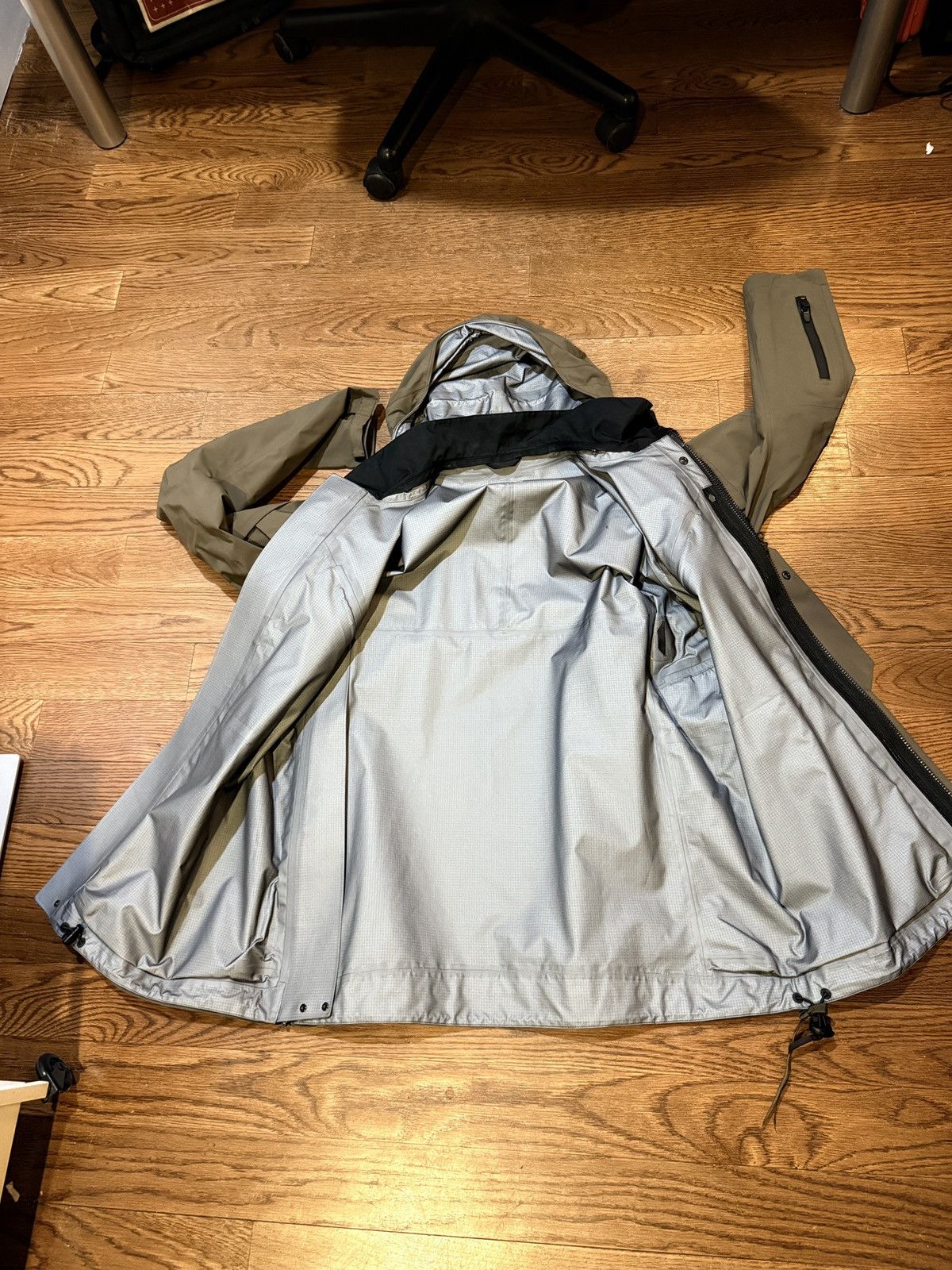 Acronym Acronym J1B-GT Gore-Tex Pro RAF Green Jacket FW 2021 (XL) Size US XL / EU 56 / 4 - 8 Thumbnail