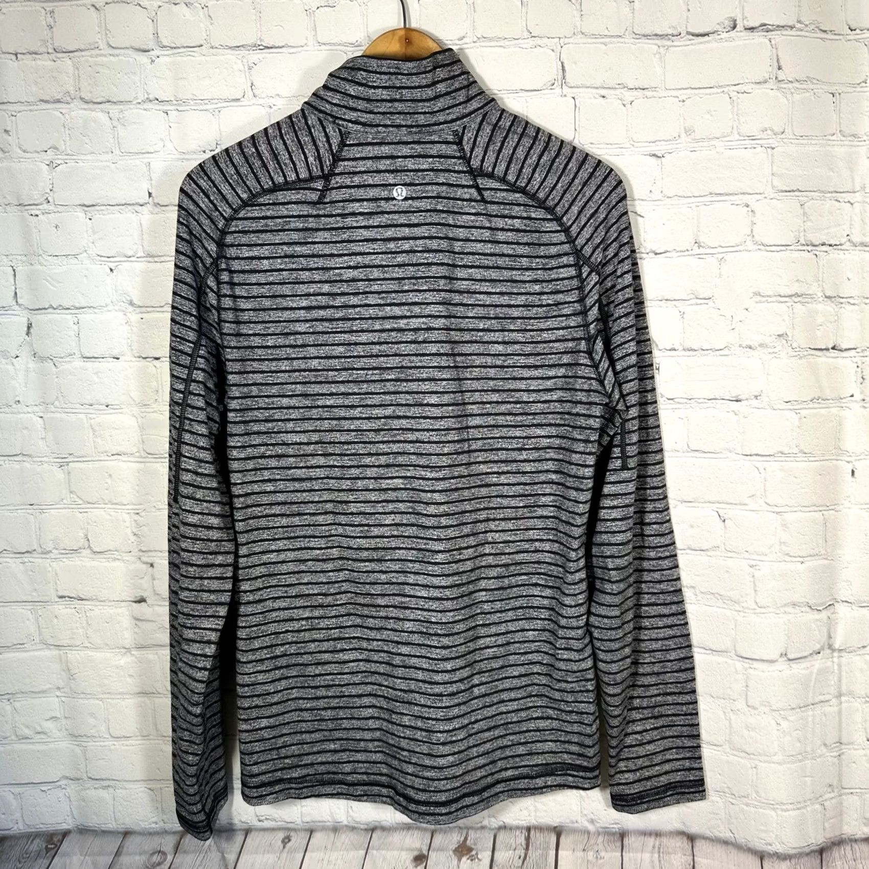 Lululemon Lululemon Mens Surge Warm Zip Pullover Grey Black Striped Size M Size US M / EU 48-50 / 2 - 5 Thumbnail