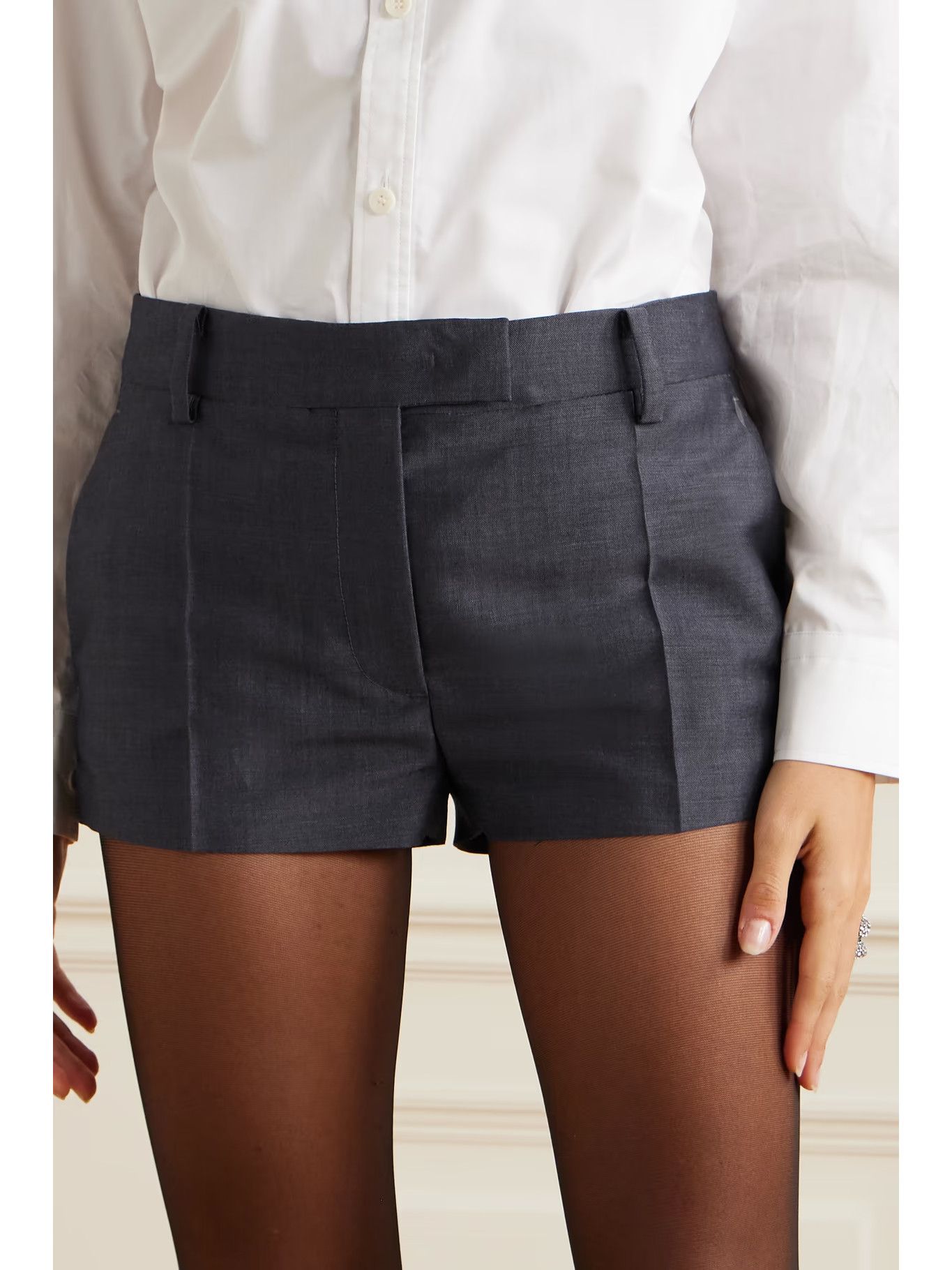Valentino o1y0326 Short in Dark Gray Size 27" / US 4 / IT 40 - 2 Thumbnail