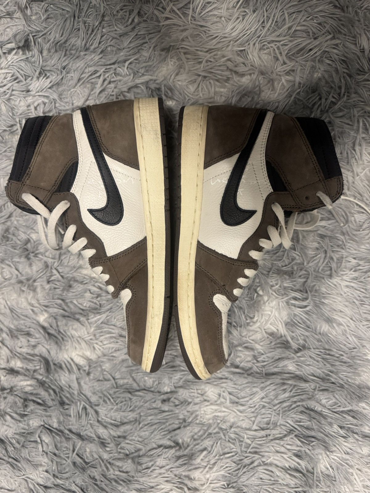 Jordan Brand × Travis Scott Travis Scott Jordan 1 OG Mocha Size US 9.5 / EU 42-43 - 1 Thumbnail