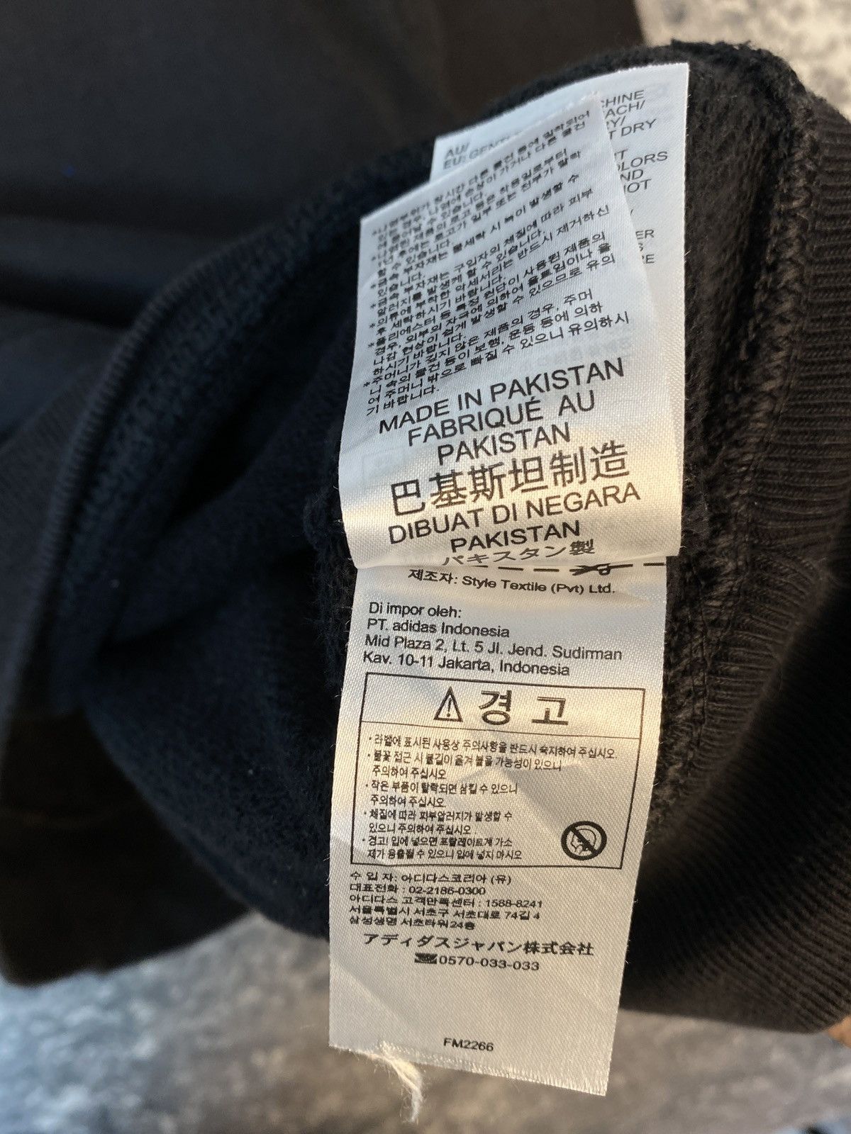 Adidas Vintage Adidas Pull Over Hoodies Size US L / EU 52-54 / 3 - 10 Thumbnail