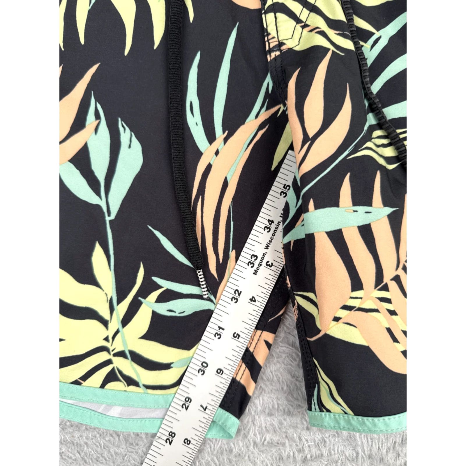 Volcom Volcom Mens Swim Trunks Board Shorts 28x8 Yellow Black Mod-Tech Polyester Floral Pockets Drawstring Beach 90s? Size US 36 / EU 52 - 6 Thumbnail