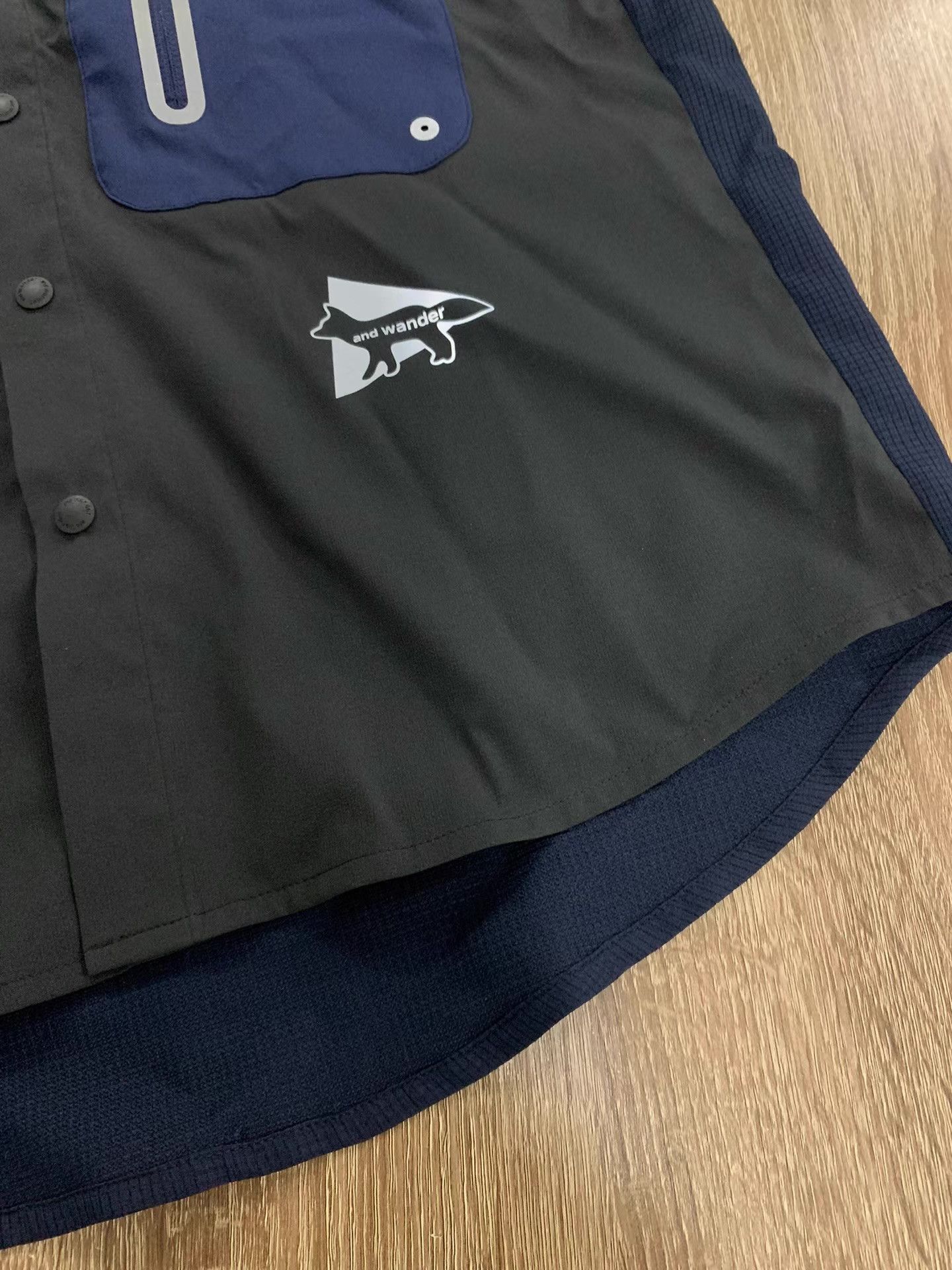 And Wander MAISON KITSUNÉ × and wander Hiking Shirt Ｑ22 Size US M / EU 48-50 / 2 - 7 Thumbnail