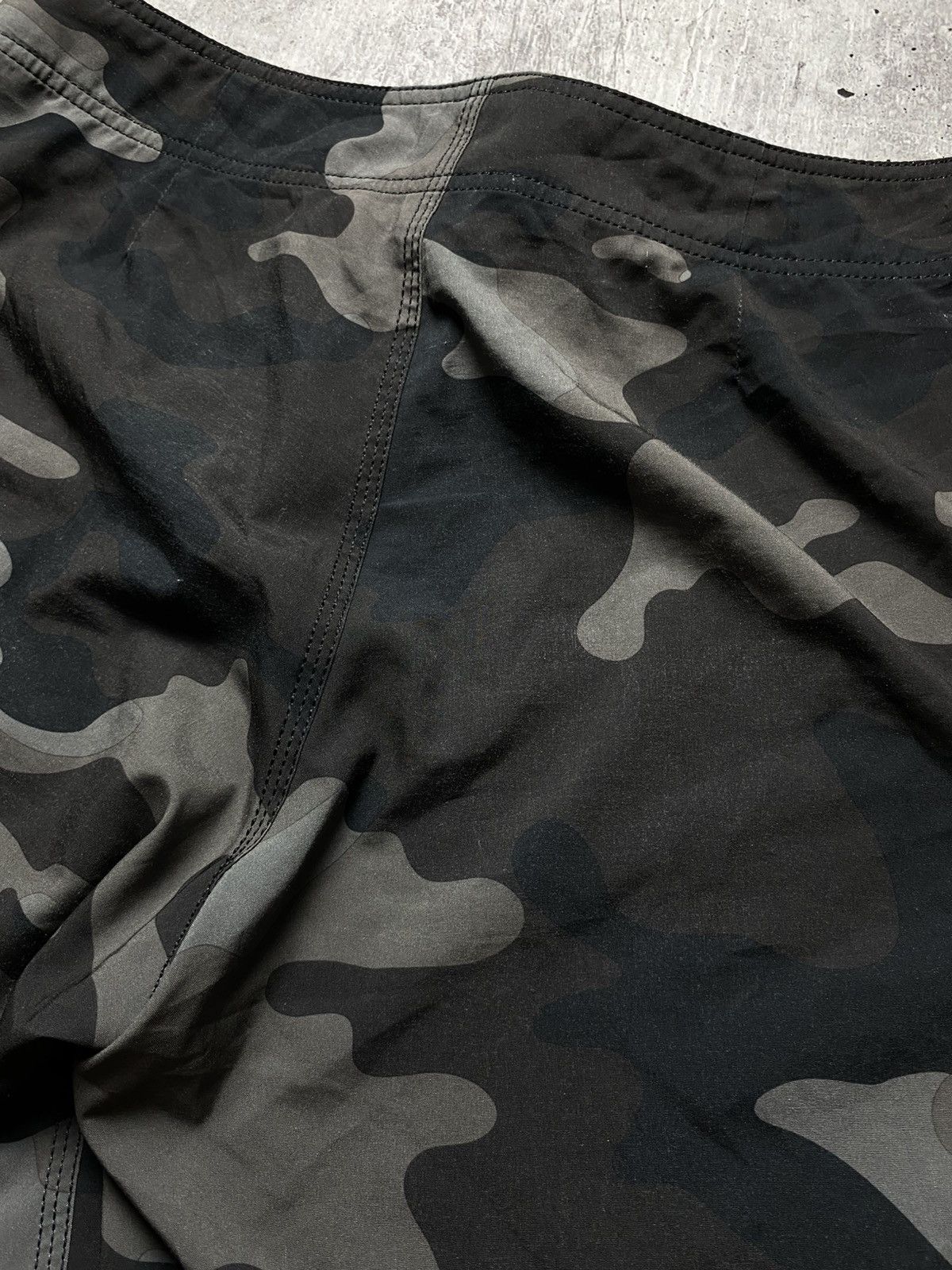 Oakley Vintage Oakley Camo Shorts Size US 34 / EU 50 - 6 Thumbnail