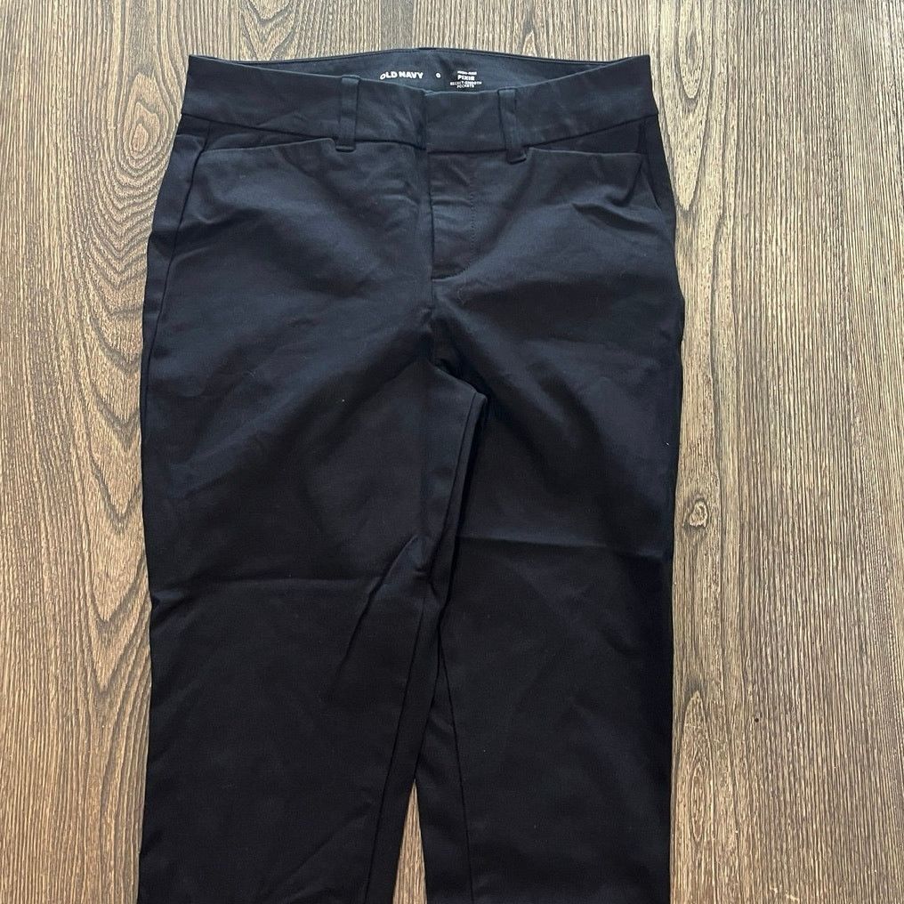 Old Navy Old Navy High-Rise Pixie Pants Secret Smooth Pockets Black 0 Size 25" / US 0 / IT 36 - 3 Thumbnail
