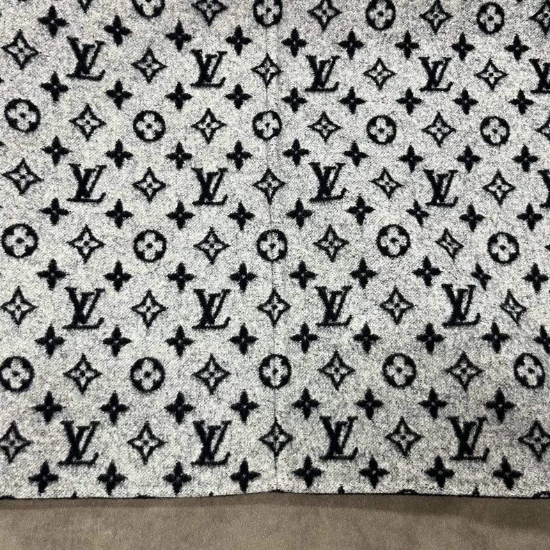Louis Vuitton Louis Vuitton Short black bathrobe coat with full print an Size XS / US 0-2 / IT 36-38 - 5 Thumbnail
