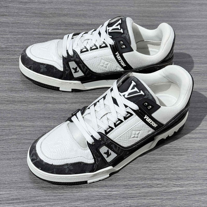 Louis Vuitton Trainer Panda Low-Top Sneakers 0089