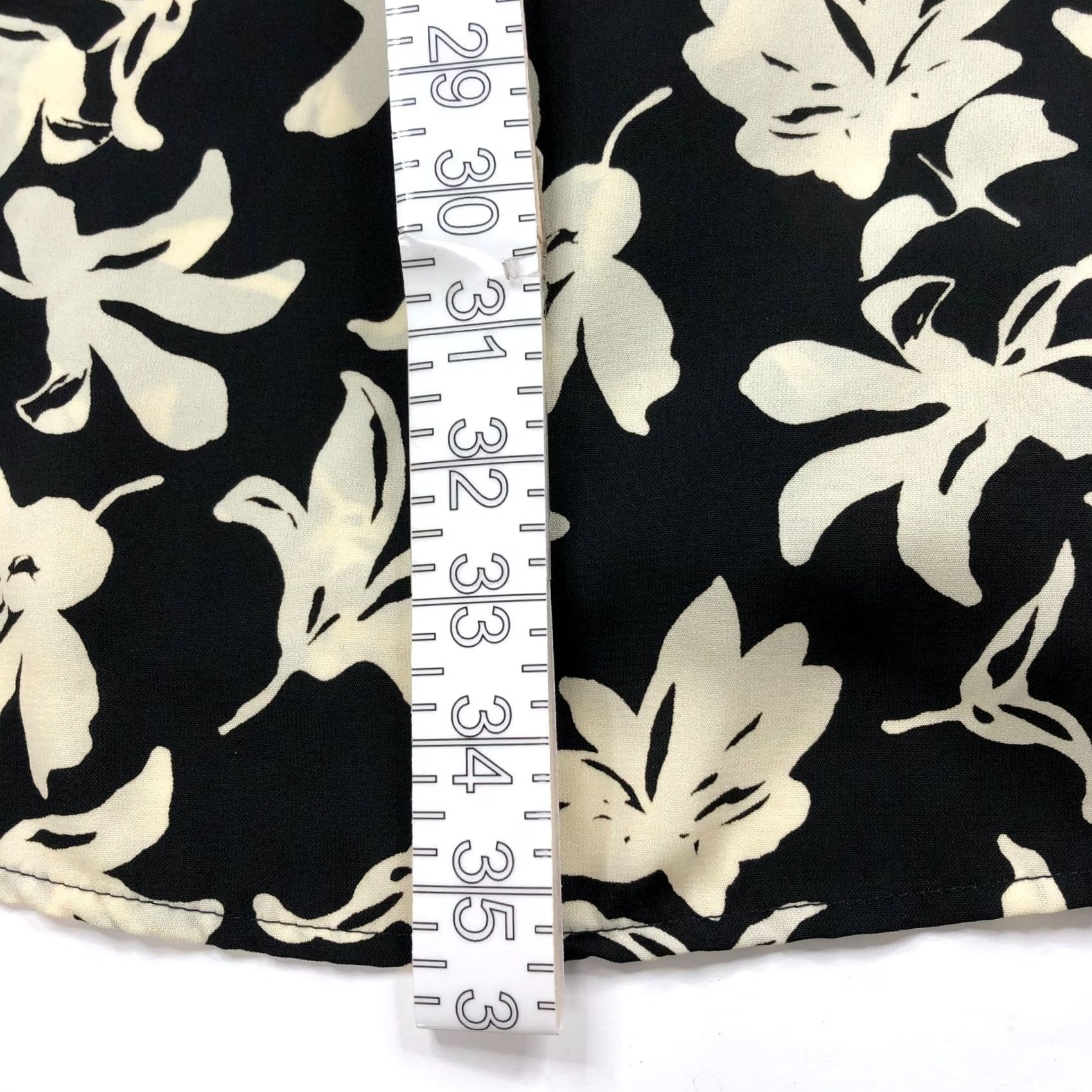 Anthropologie Everly Anthropologie Small A-Line Mini Dress All Over Print Floral Black Ivory Short Sleeve Pullover Round Neck Lined Women's Mini Dress Size S / US 4 / IT 40 - 6 Thumbnail