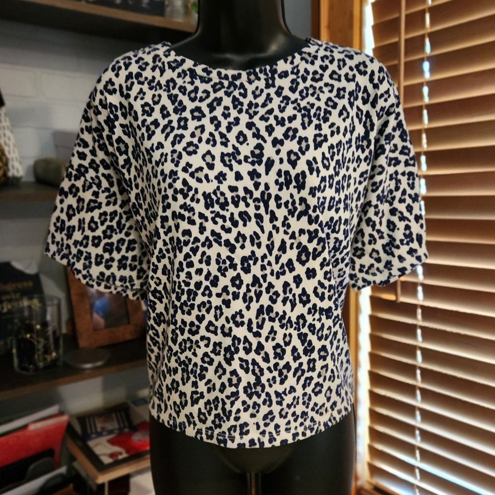 Banana Republic Leopard Print Short Sleeve Top from Banana Republic Size M / US 6-8 / IT 42-44 - 1 Thumbnail