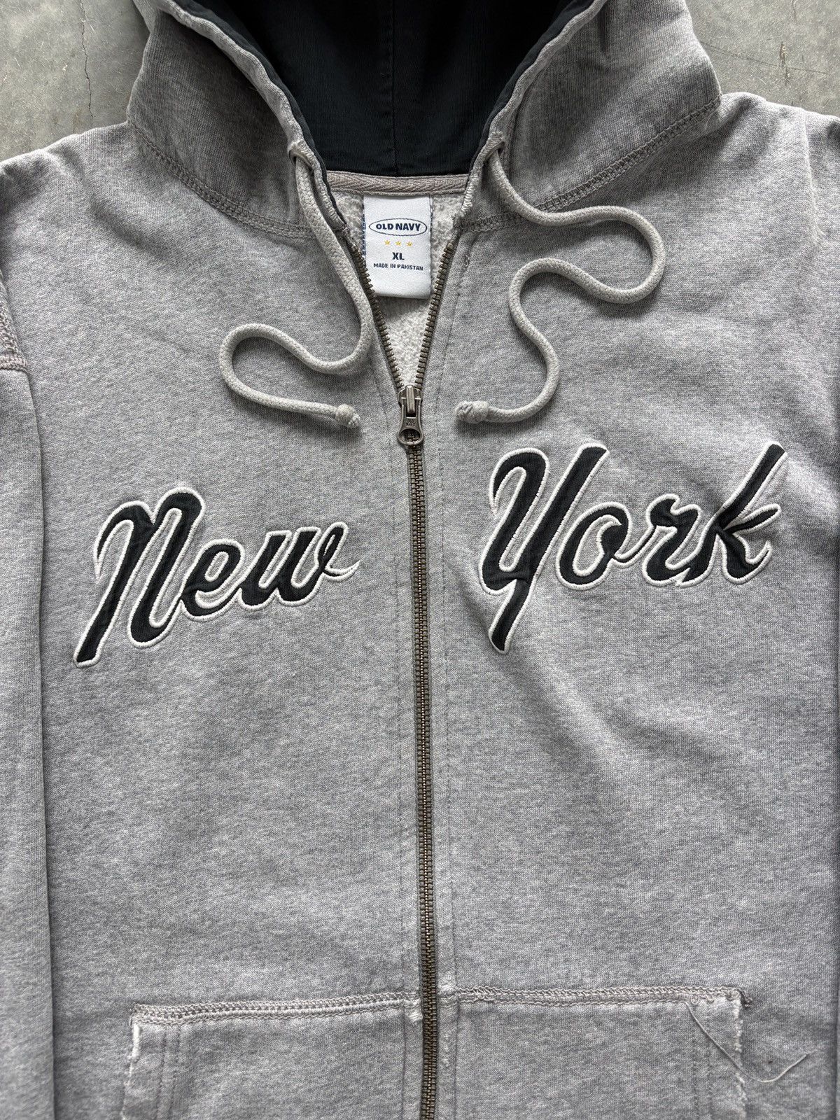 Vintage Vintage Y2K Old Navy New York Distressed Zip Up Hoodie Size US XL / EU 56 / 4 - 2 Thumbnail