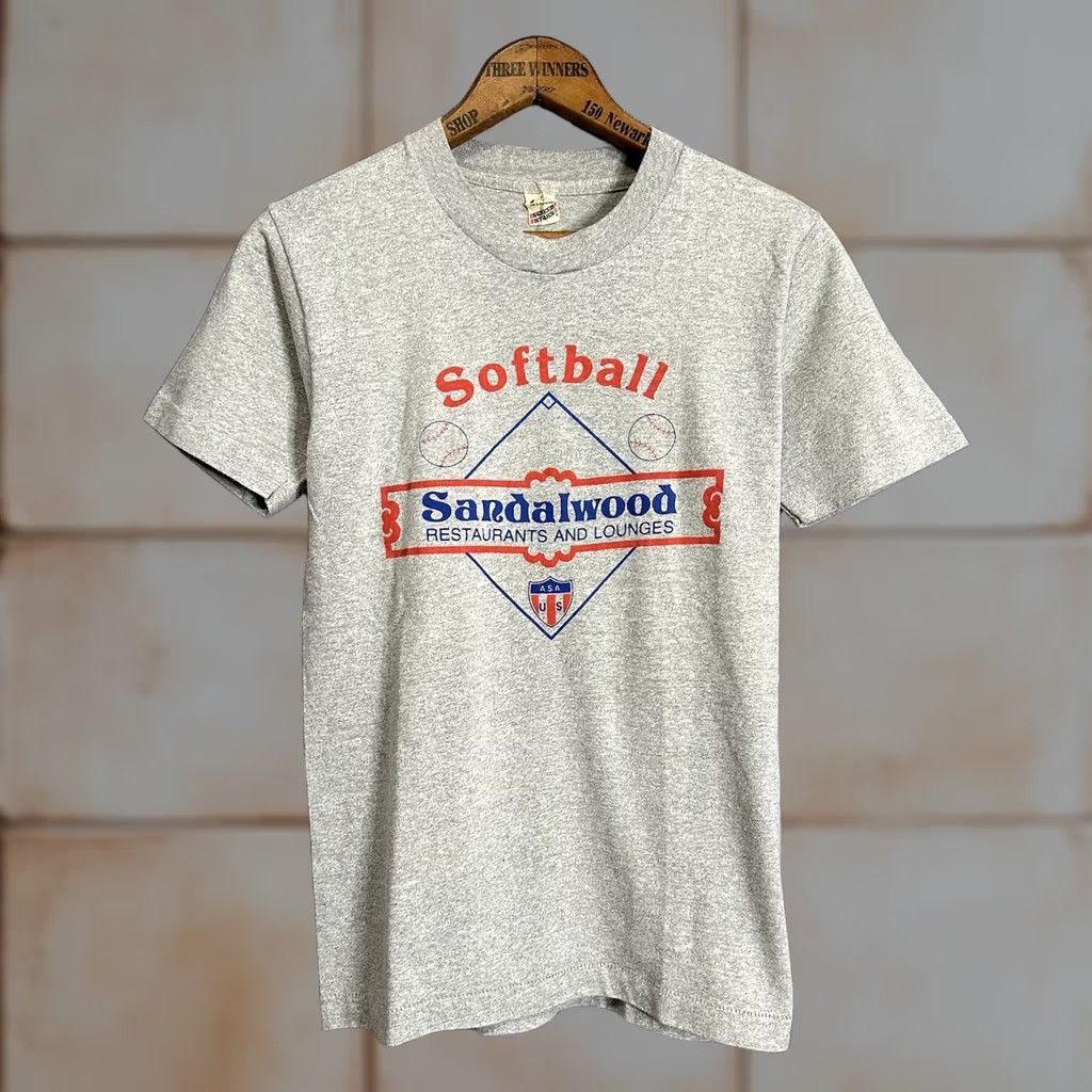 Fruit Of The Loom VINTAGE Fruit of the Loom Shirt S Unisex Adults Cotton Blend Gray Short Sleeve Crew Neck 1980s 80s Sports USA Pitch Softball Tournament Sandalwood Size S / US 4 / IT 40 - 1 Thumbnail