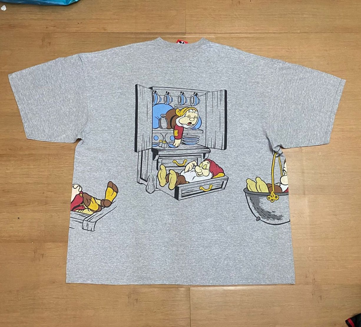 Vintage Vintage 90s The Walt Disney Company Tshirt Size US XXL / EU 58 / 5 - 2 Thumbnail