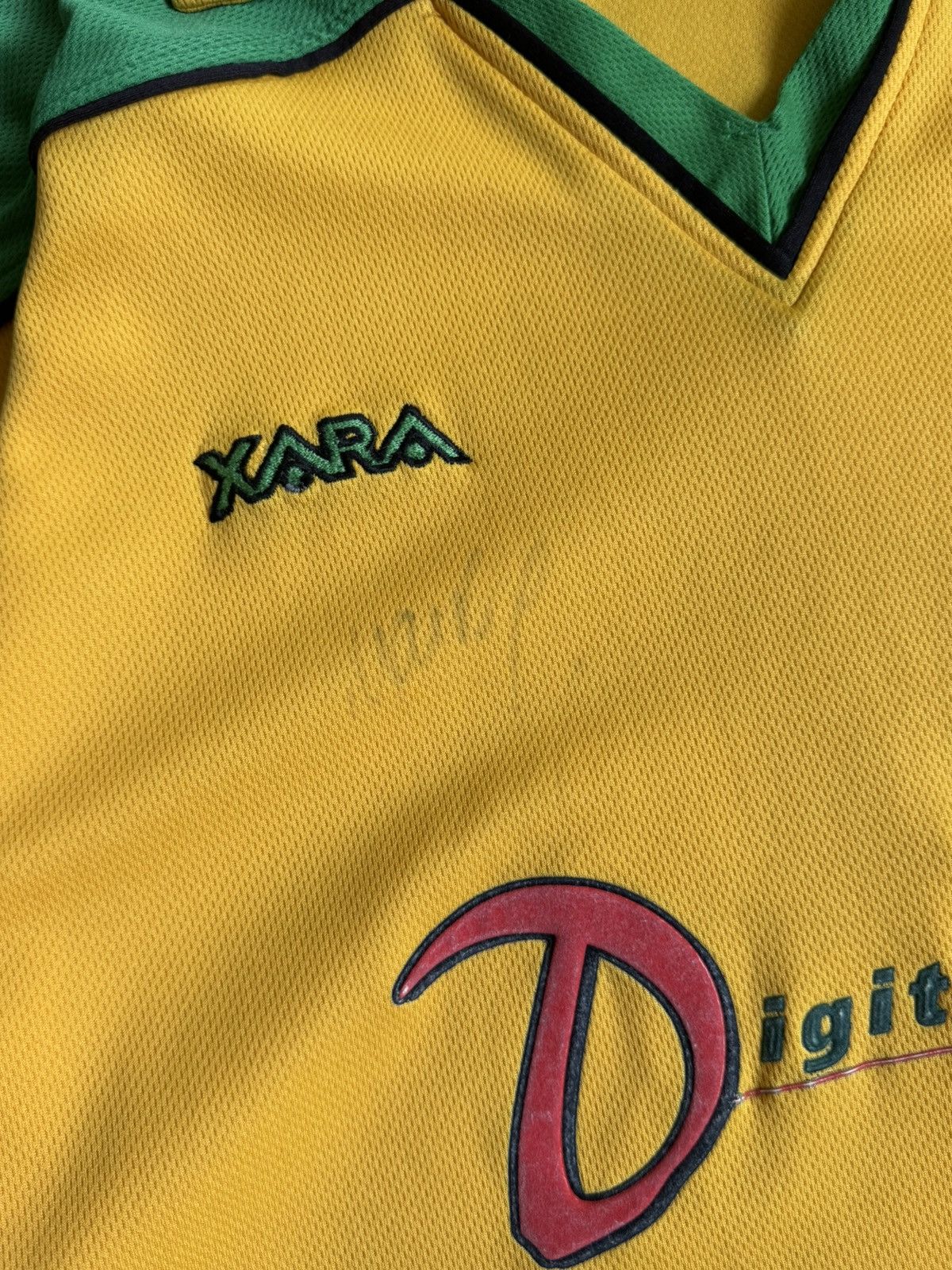 Vintage Vintage Norwich City 2001-02 Soccer Jersey with signatures Size US XL / EU 56 / 4 - 9 Thumbnail