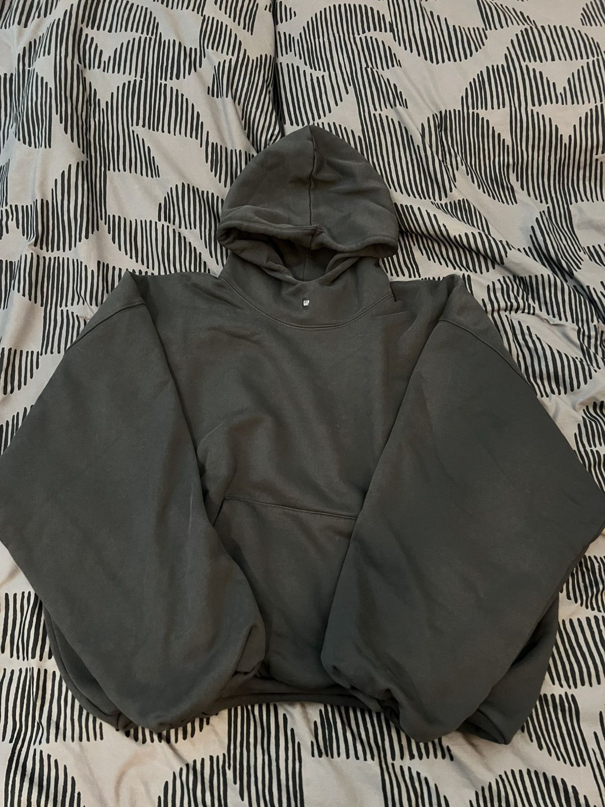 トップス Yeezy Gap Balenciaga logo Hoodie Yeezy Gap Engineered by Balenciaga: How to Shop and Pre