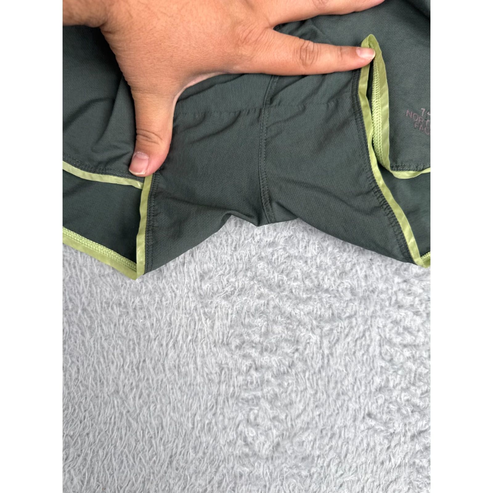 The North Face The North Face Shorts Women Small Green Lined Polyester Blend Run Running READ Women Size 28" / US 6 / IT 42 - 4 Thumbnail